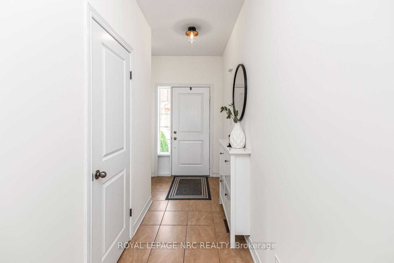 Photo 13 of Unit 22, 45 Seabreeze Crescent, Hamilton, Stoney Creek — HOMEH