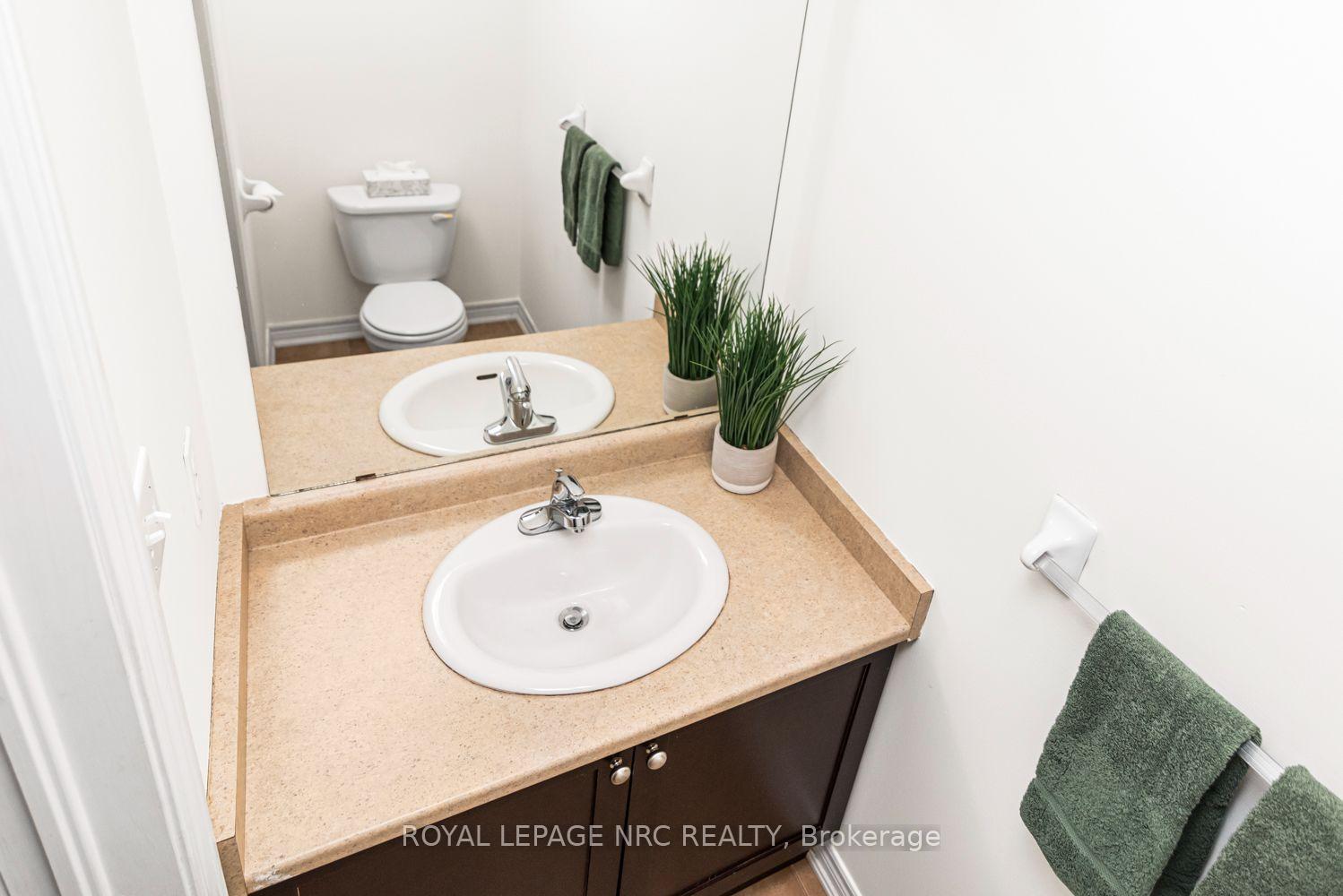 Photo 14 of Unit 22, 45 Seabreeze Crescent, Hamilton, Stoney Creek — HOMEH