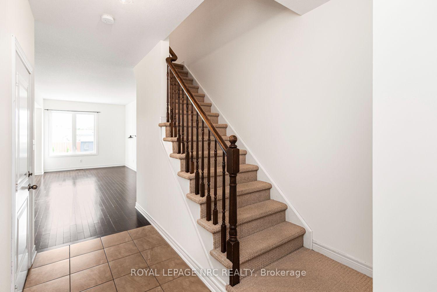 Photo 15 of Unit 22, 45 Seabreeze Crescent, Hamilton, Stoney Creek — HOMEH