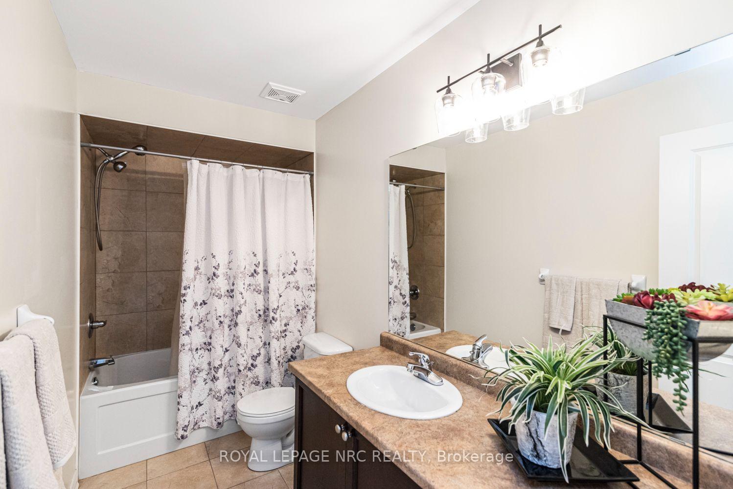 Photo 19 of Unit 22, 45 Seabreeze Crescent, Hamilton, Stoney Creek — HOMEH