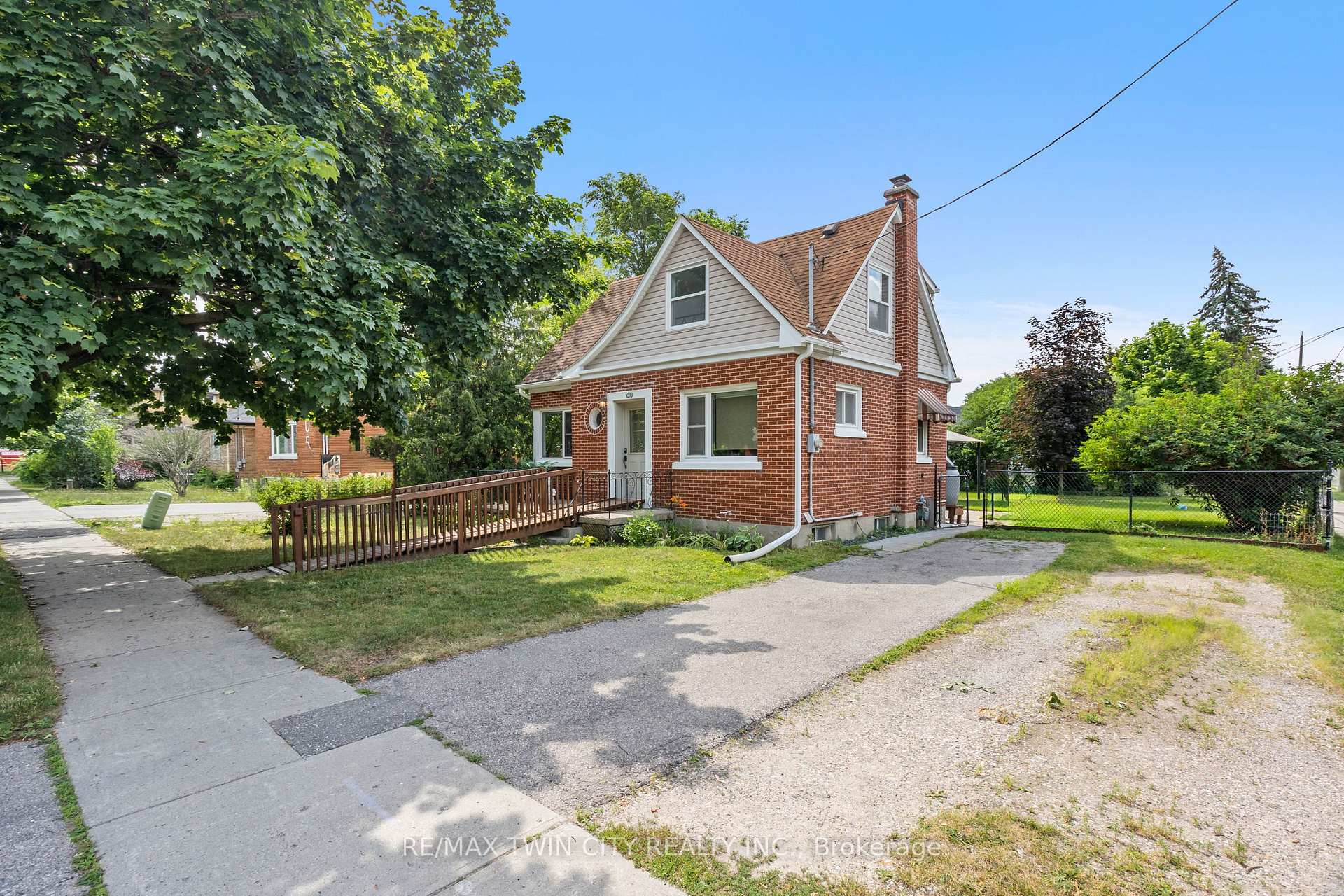 Photo 2 of 1099 Union Street, Kitchener, Northward — HOMEH