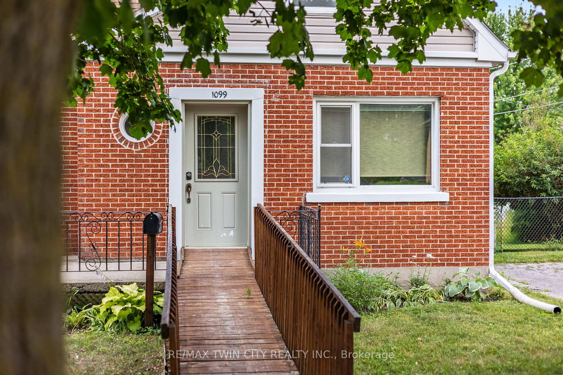 Photo 3 of 1099 Union Street, Kitchener, Northward — HOMEH
