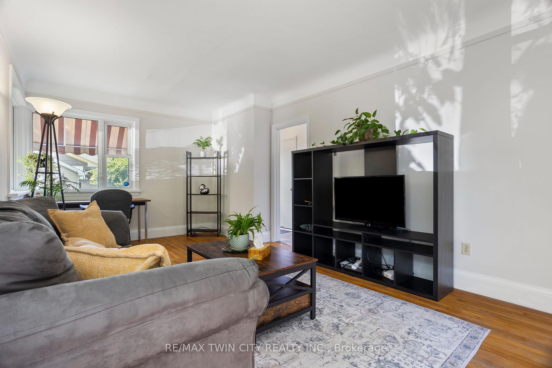 Photo 6 of 1099 Union Street, Kitchener, Northward — HOMEH