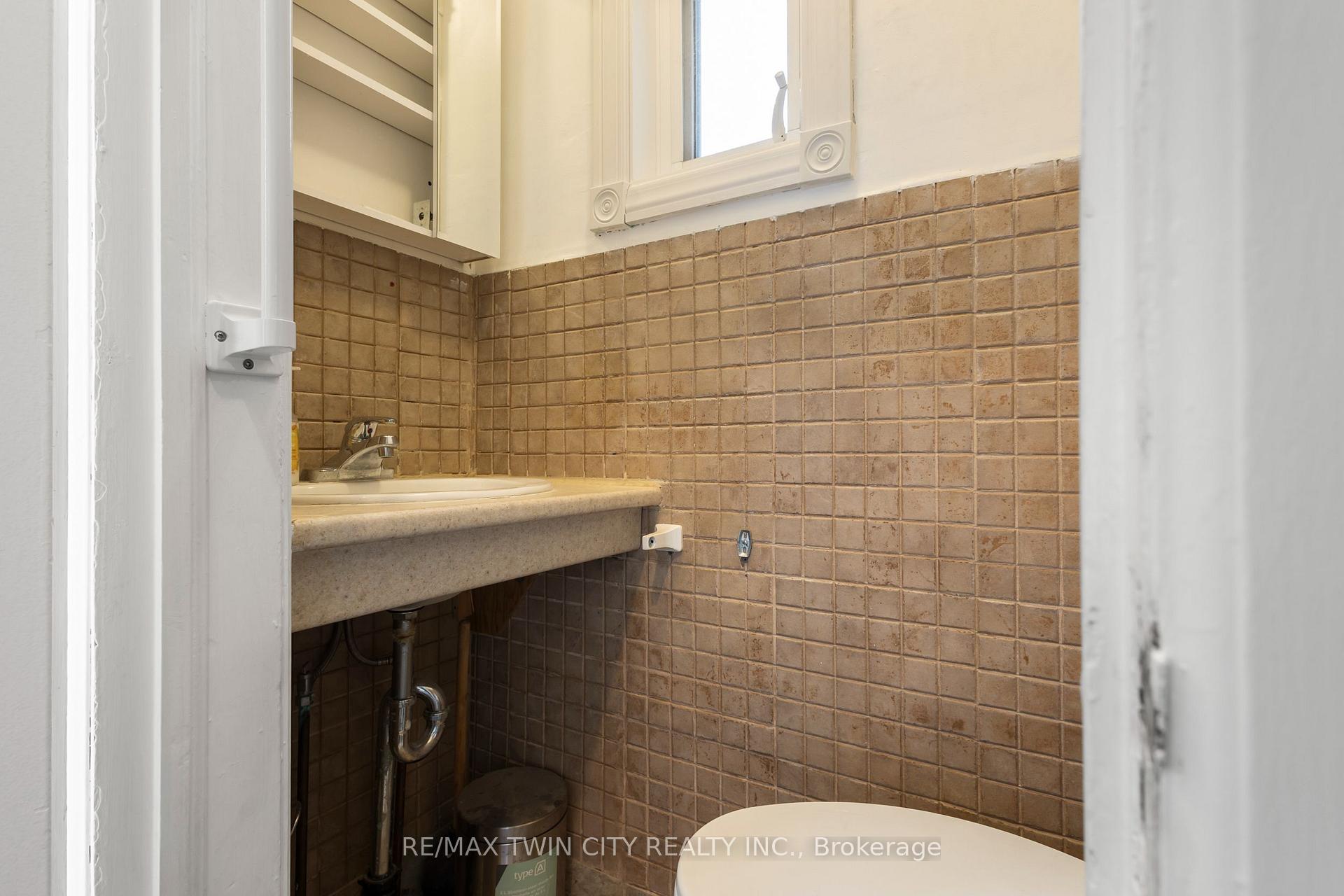 Photo 12 of 1099 Union Street, Kitchener, Northward — HOMEH