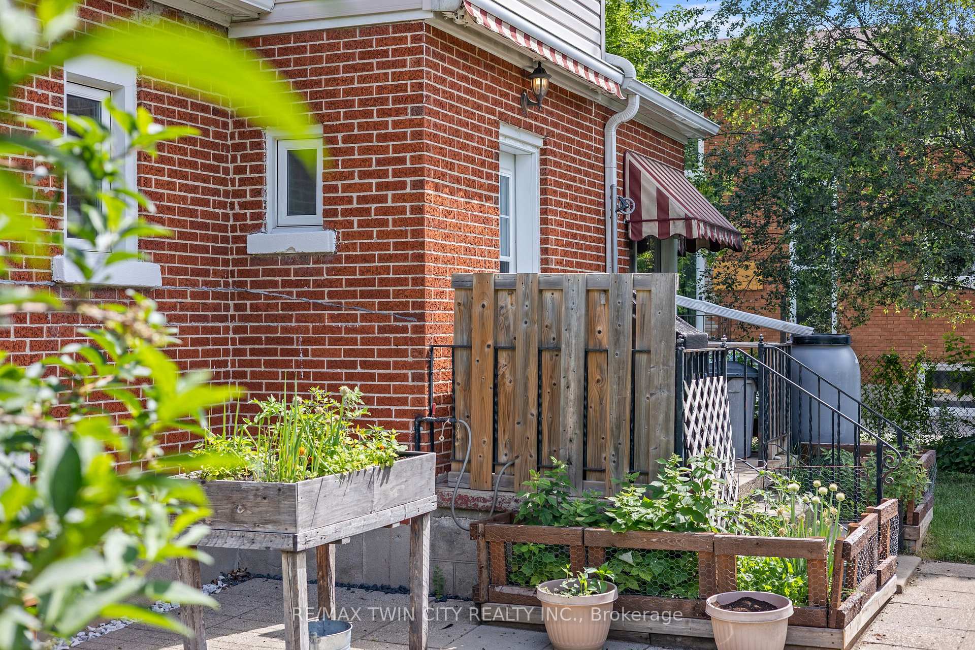 Photo 37 of 1099 Union Street, Kitchener, Northward — HOMEH
