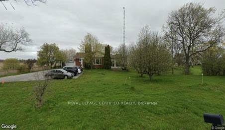 Front of 211 Burnhamthorpe Road W