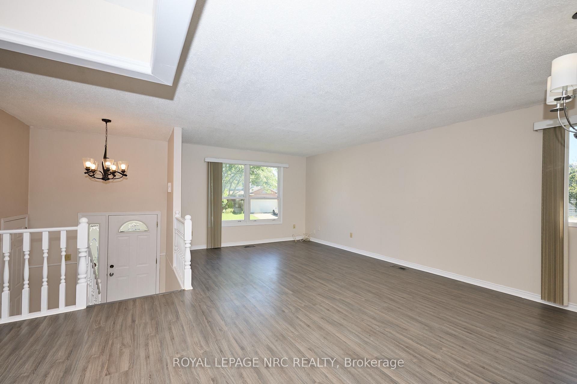 Photo 8 of 6090 Crimson Drive, Niagara Falls, Oldfield — HOMEH