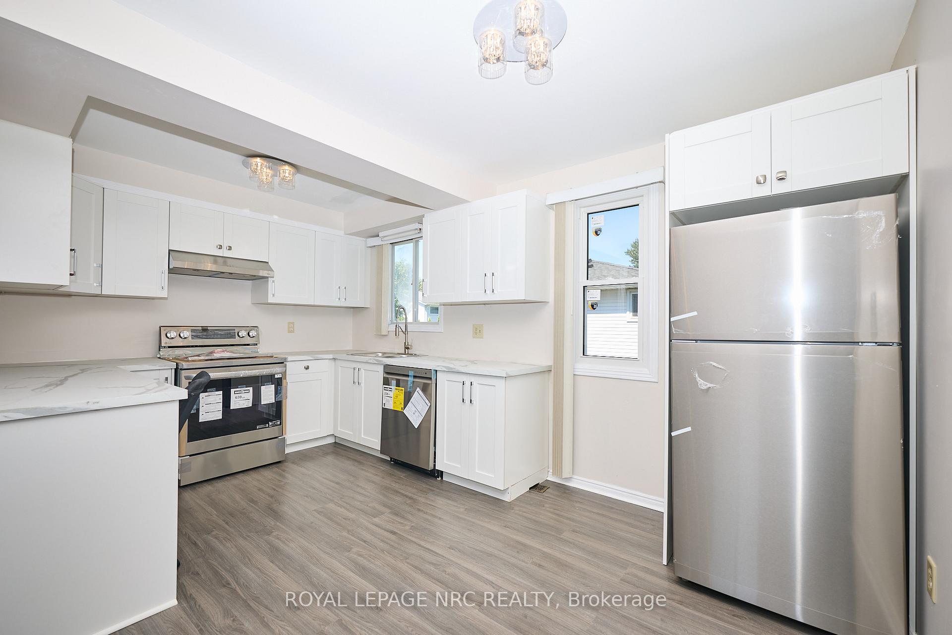 Photo 3 of 6090 Crimson Drive, Niagara Falls, Oldfield — HOMEH