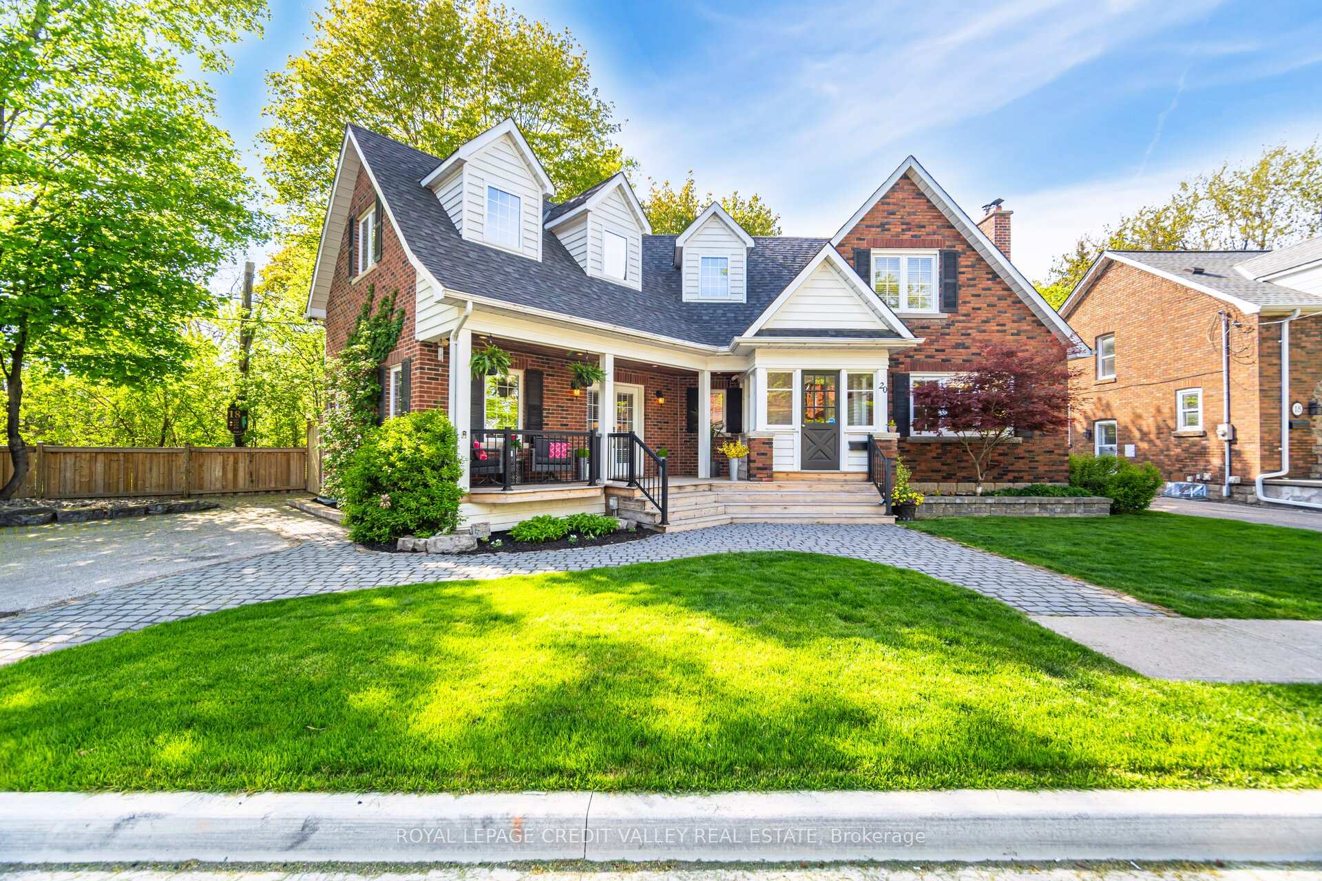 Photo 3 of 20 Fleming Avenue, Brampton, Downtown Brampton — HOMEH