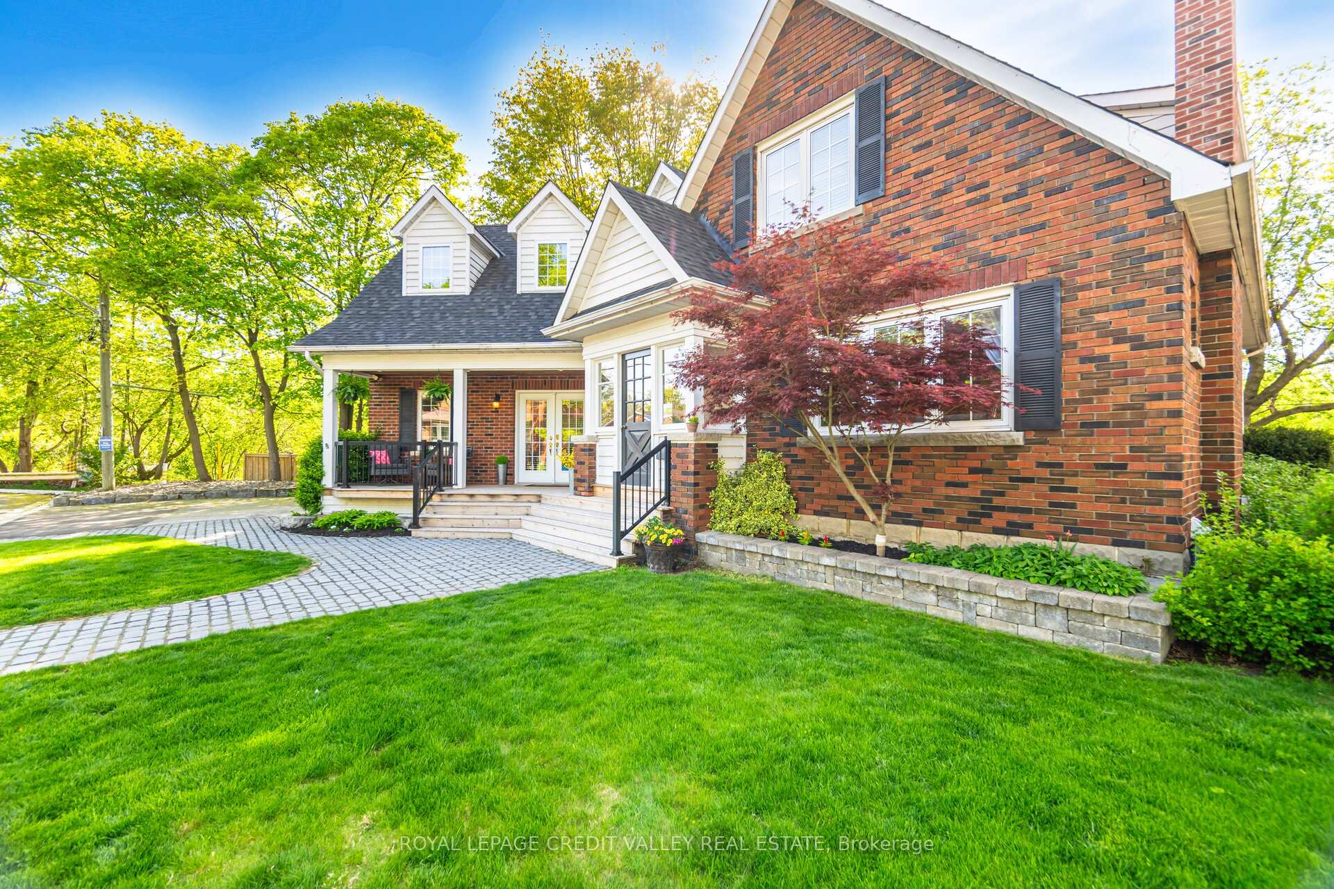Photo 5 of 20 Fleming Avenue, Brampton, Downtown Brampton — HOMEH