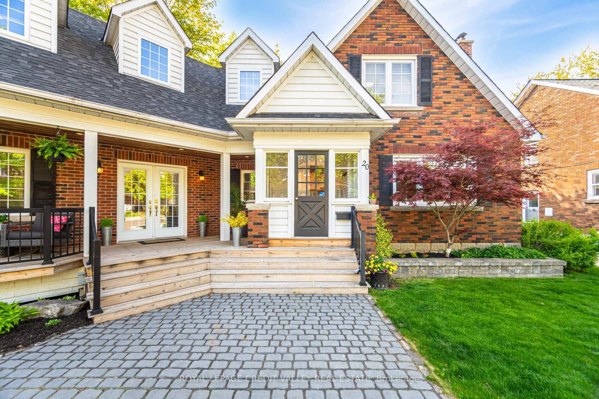 Photo 6 of 20 Fleming Avenue, Brampton, Downtown Brampton — HOMEH