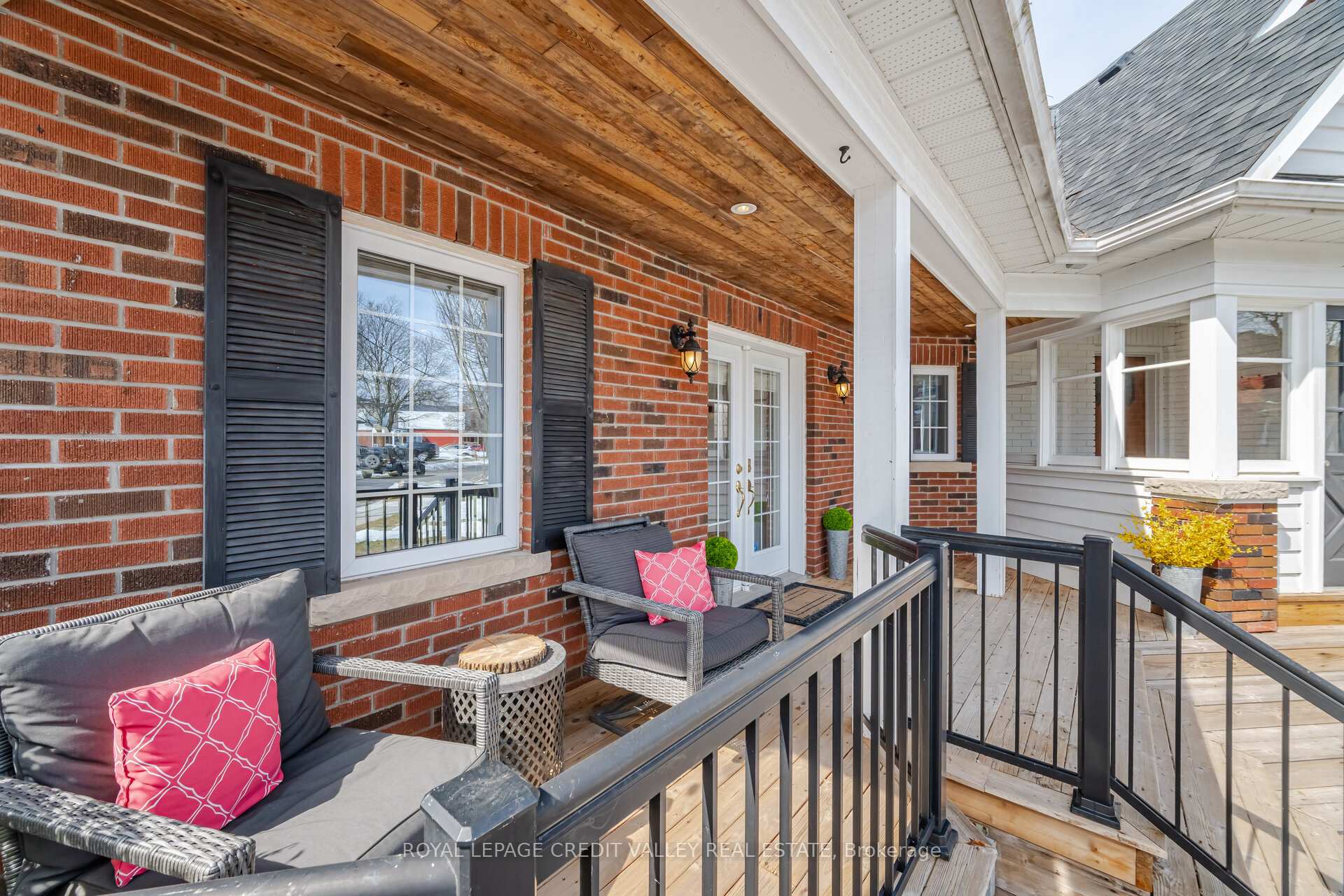 Photo 9 of 20 Fleming Avenue, Brampton, Downtown Brampton — HOMEH