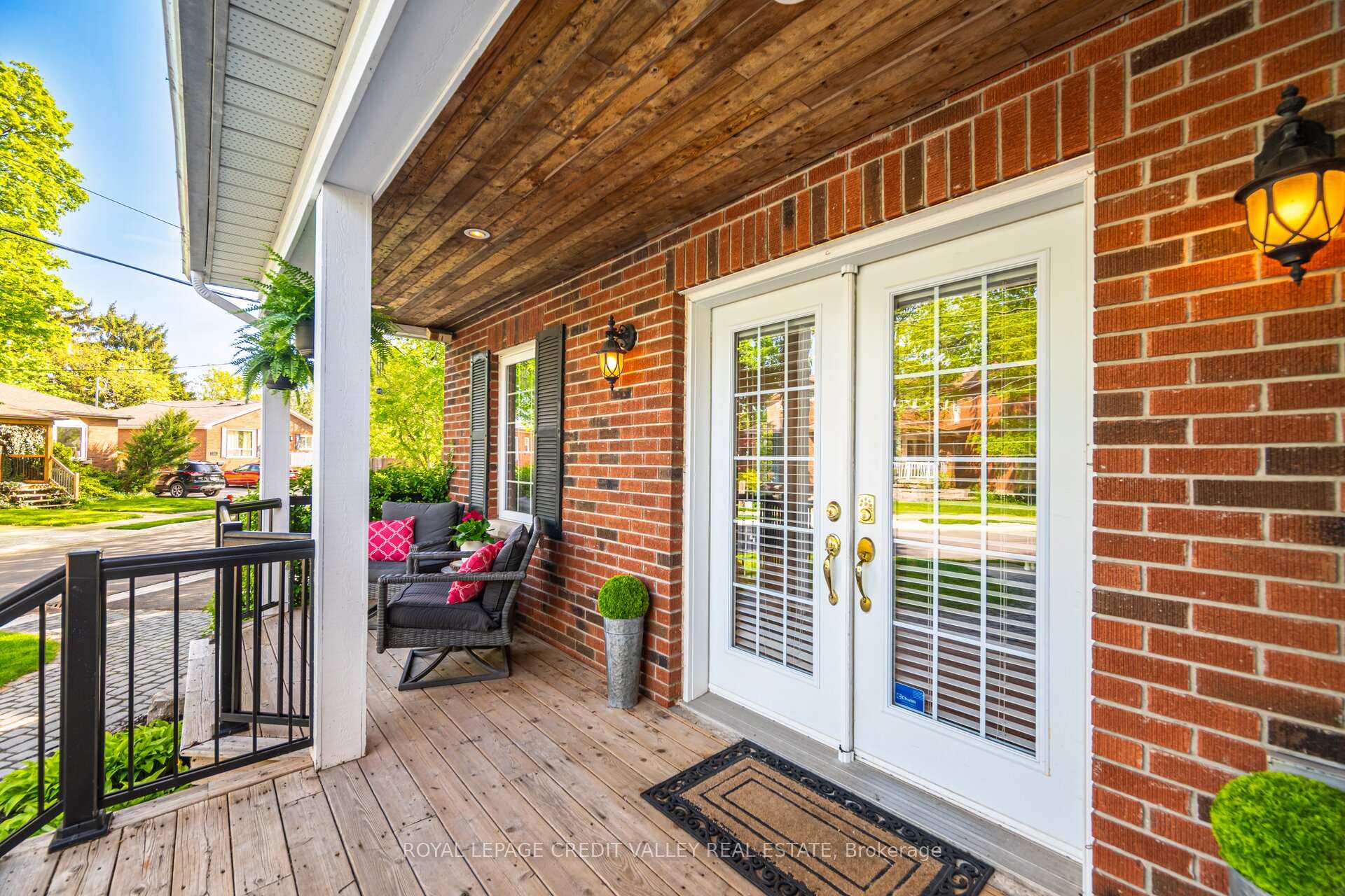 Photo 10 of 20 Fleming Avenue, Brampton, Downtown Brampton — HOMEH