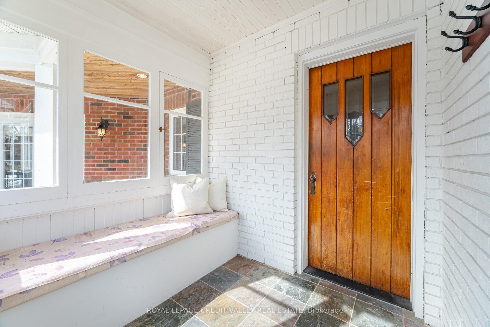 Photo 11 of 20 Fleming Avenue, Brampton, Downtown Brampton — HOMEH
