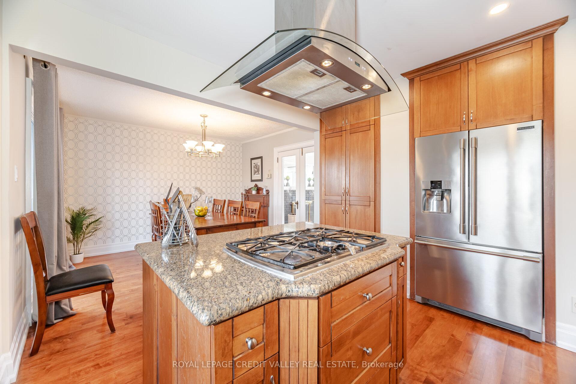 Photo 13 of 20 Fleming Avenue, Brampton, Downtown Brampton — HOMEH