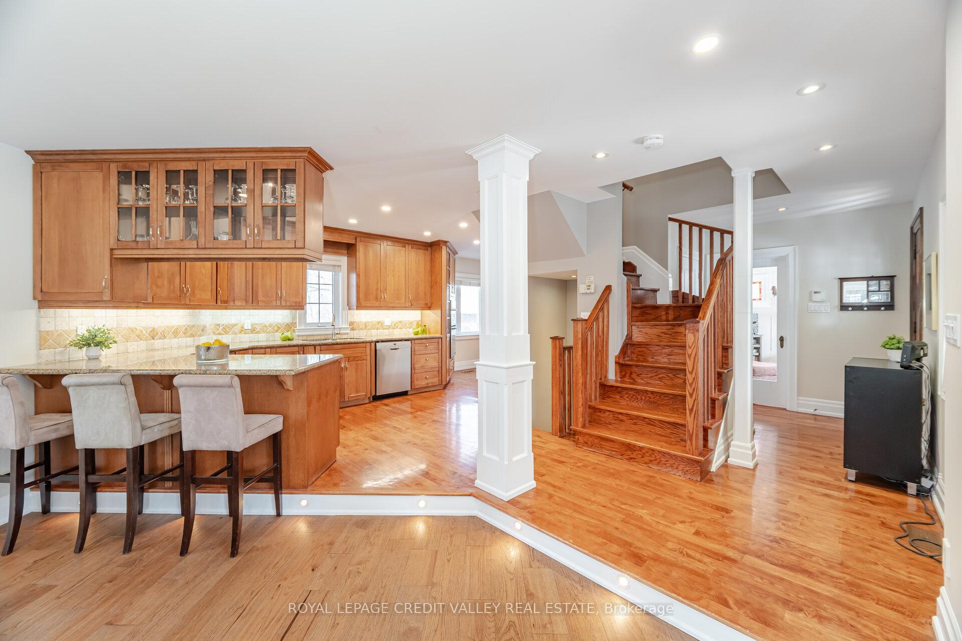 Photo 14 of 20 Fleming Avenue, Brampton, Downtown Brampton — HOMEH