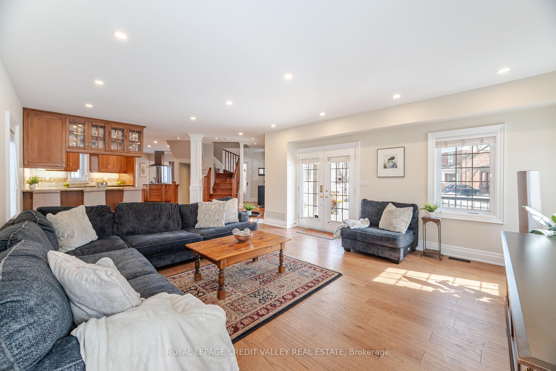 Photo 16 of 20 Fleming Avenue, Brampton, Downtown Brampton — HOMEH
