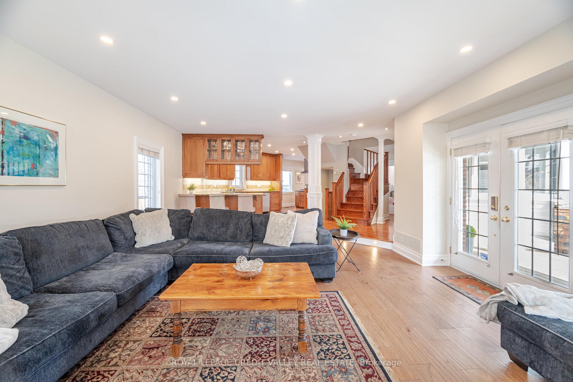 Photo 17 of 20 Fleming Avenue, Brampton, Downtown Brampton — HOMEH