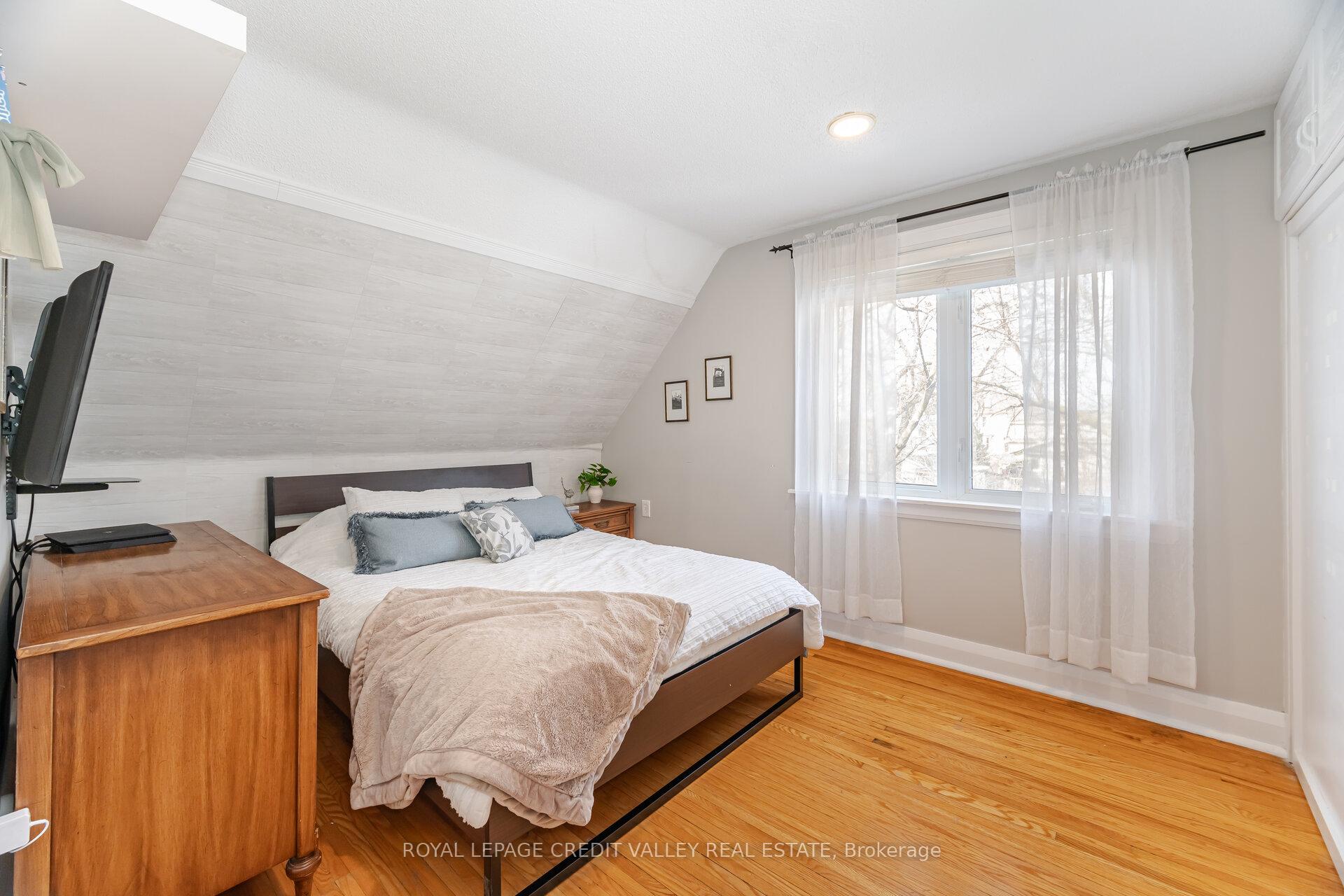 Photo 31 of 20 Fleming Avenue, Brampton, Downtown Brampton — HOMEH
