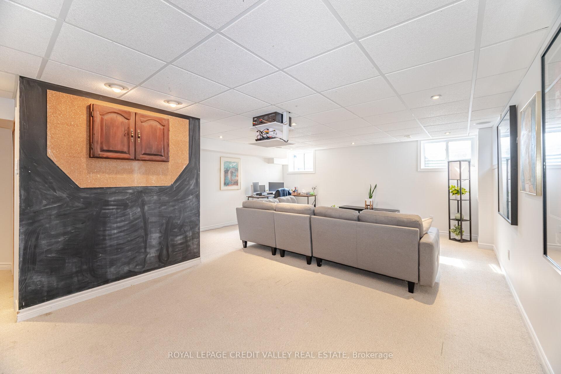 Photo 37 of 20 Fleming Avenue, Brampton, Downtown Brampton — HOMEH