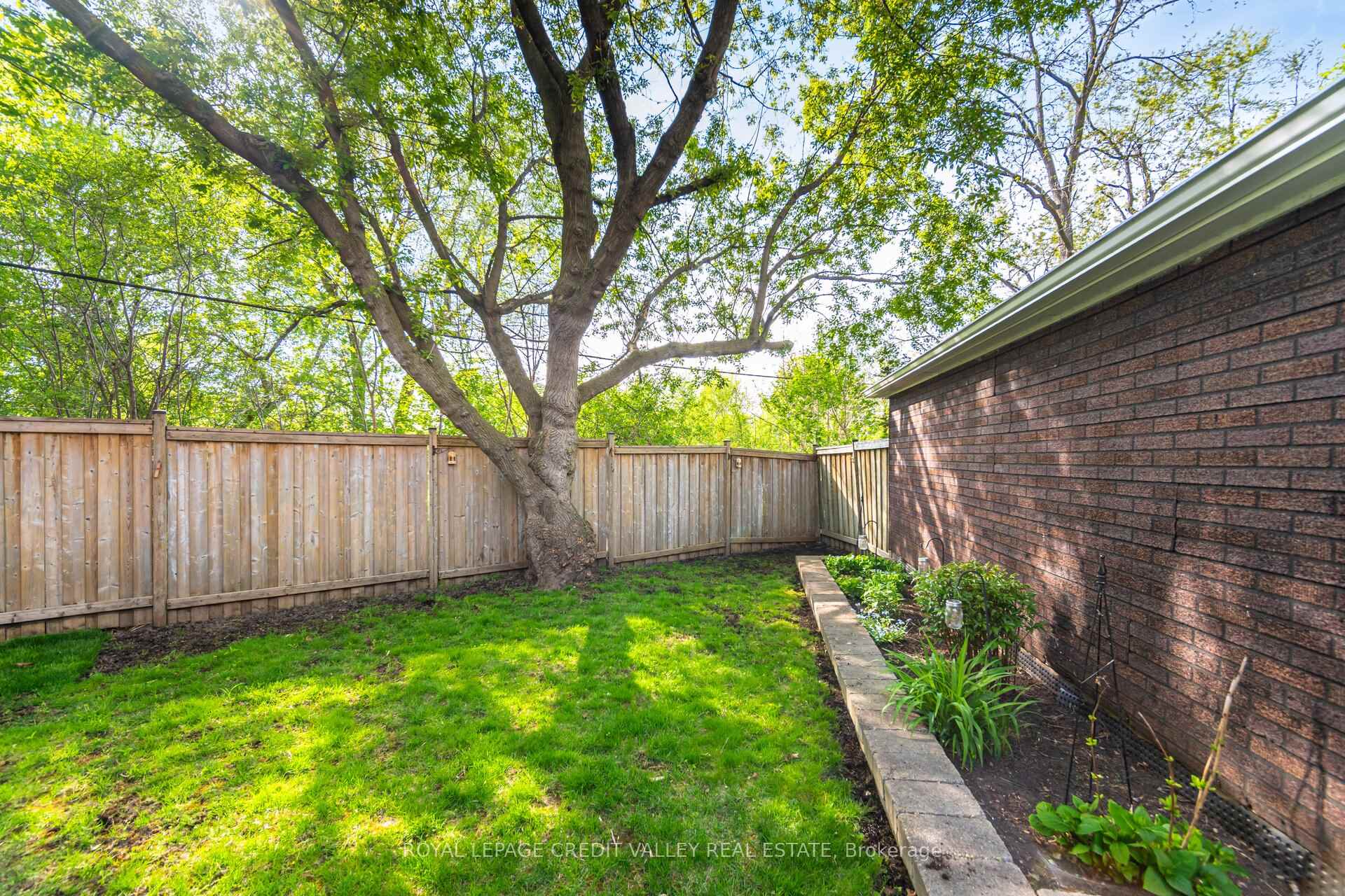 Photo 48 of 20 Fleming Avenue, Brampton, Downtown Brampton — HOMEH