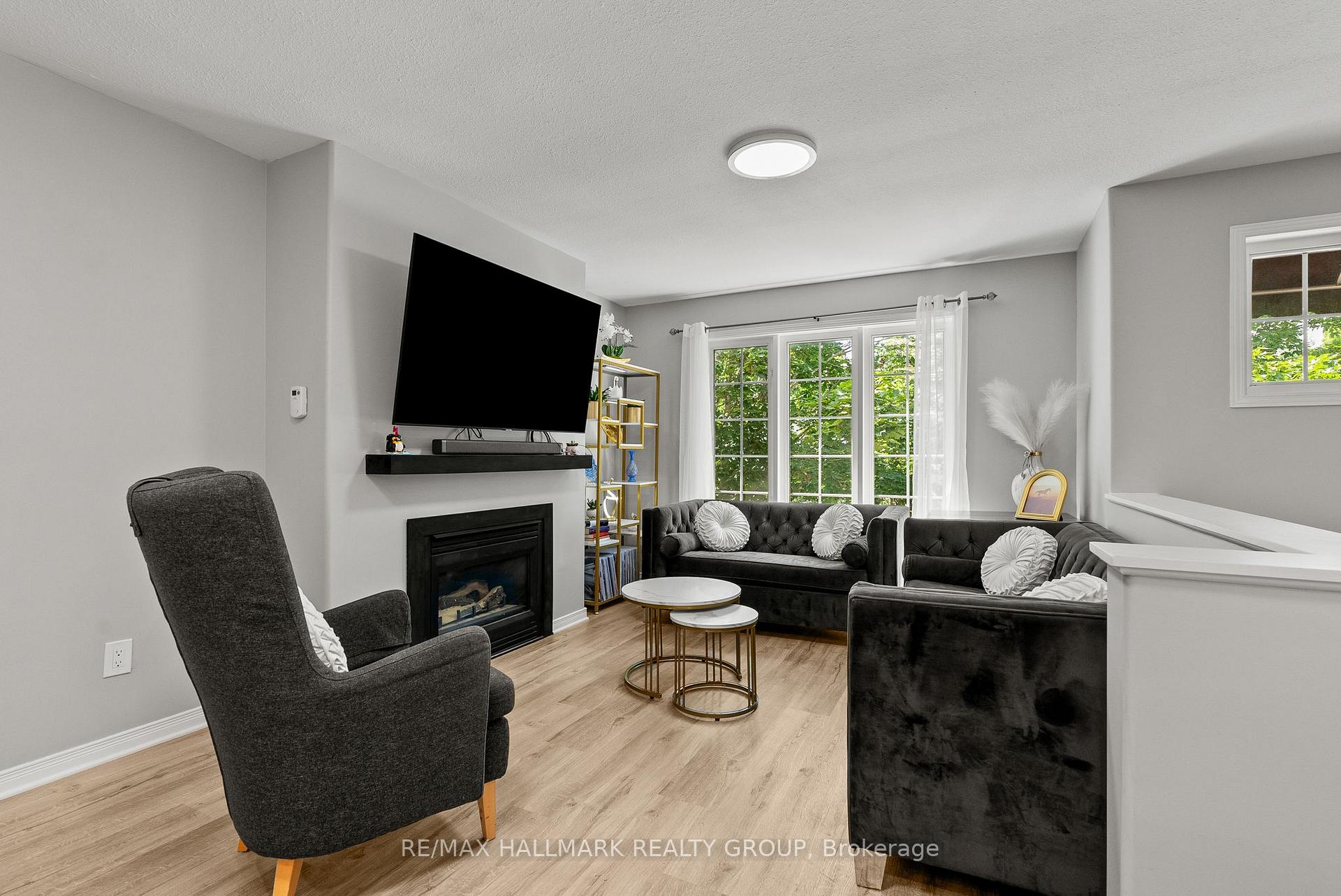 Photo 4 of 70 Whalings Circle, Ottawa, Stittsville (Central) — HOMEH