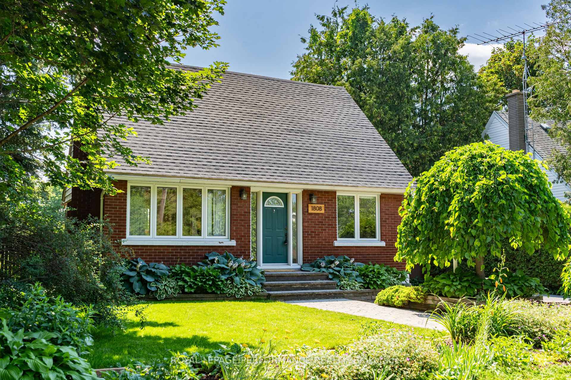Photo 2 of 1808 Russell Road, Ottawa, Elmvale Acres — HOMEH