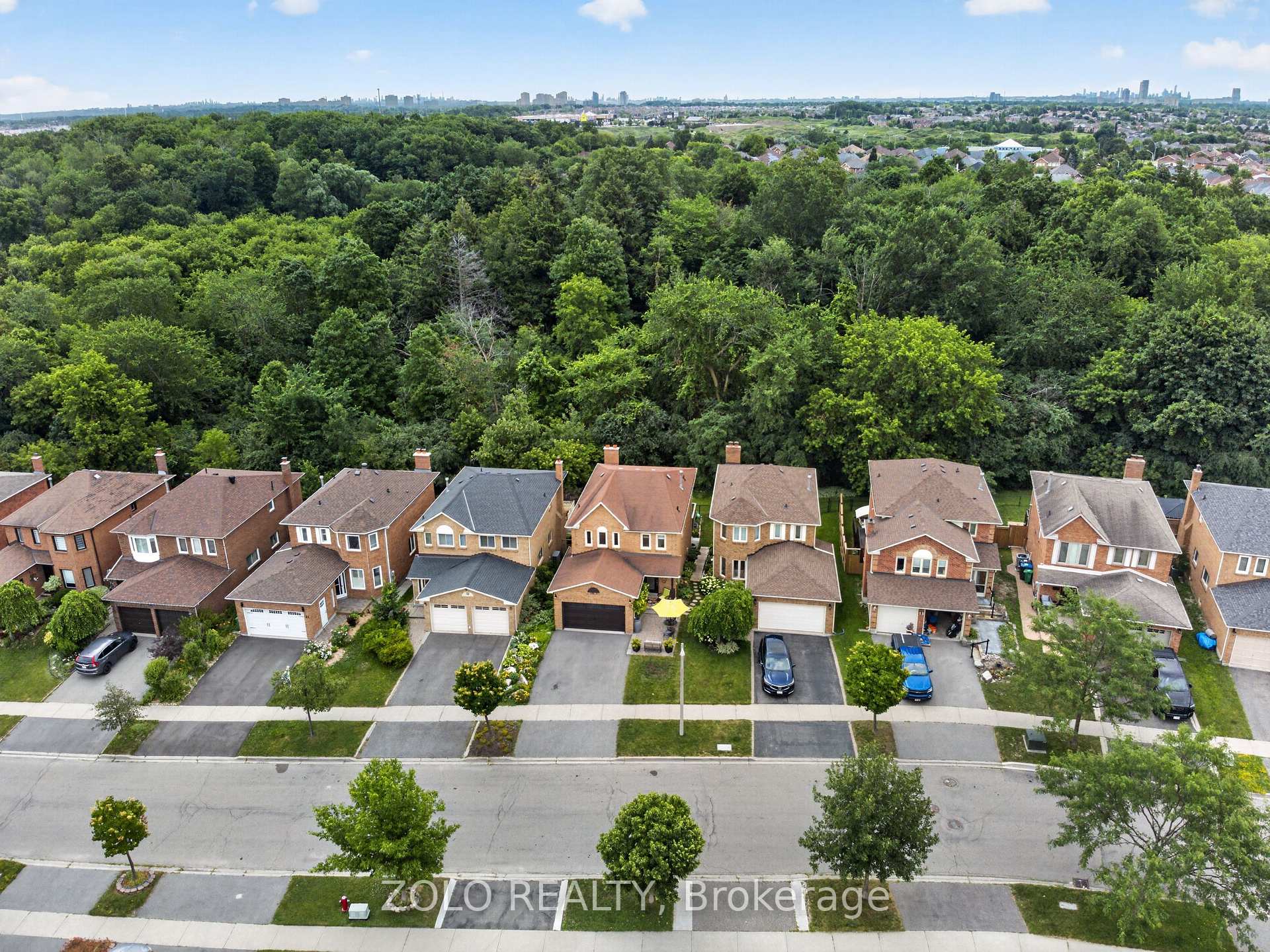 Photo 2 of 17 Pinellas Drive, Brampton, Heart Lake East — HOMEH