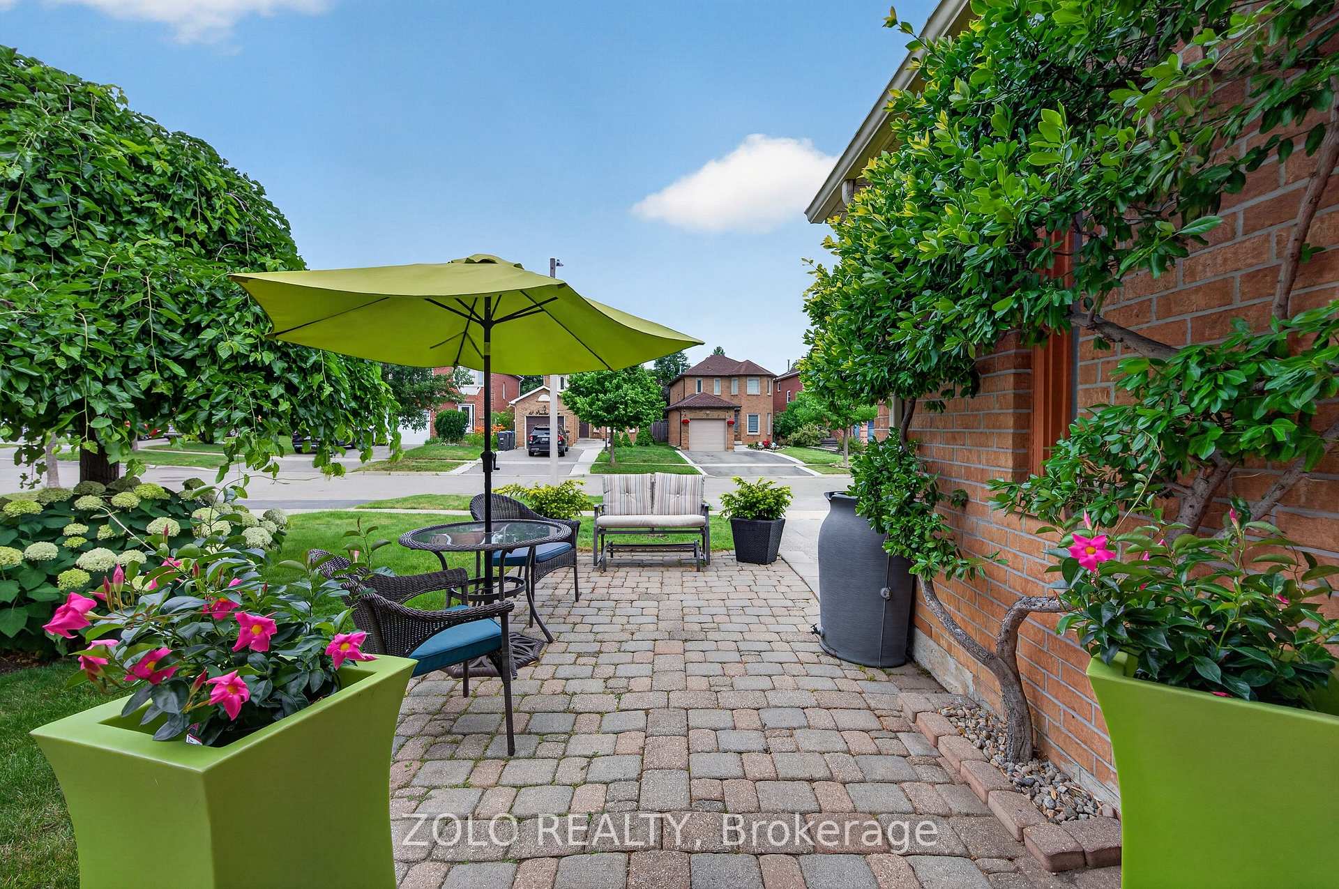 Photo 5 of 17 Pinellas Drive, Brampton, Heart Lake East — HOMEH