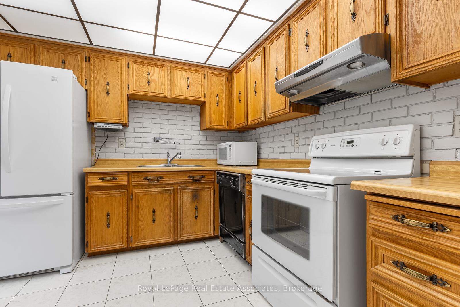 Photo 8 of Unit 79, 1951 Rathburn Road E, Mississauga, Rathwood — HOMEH