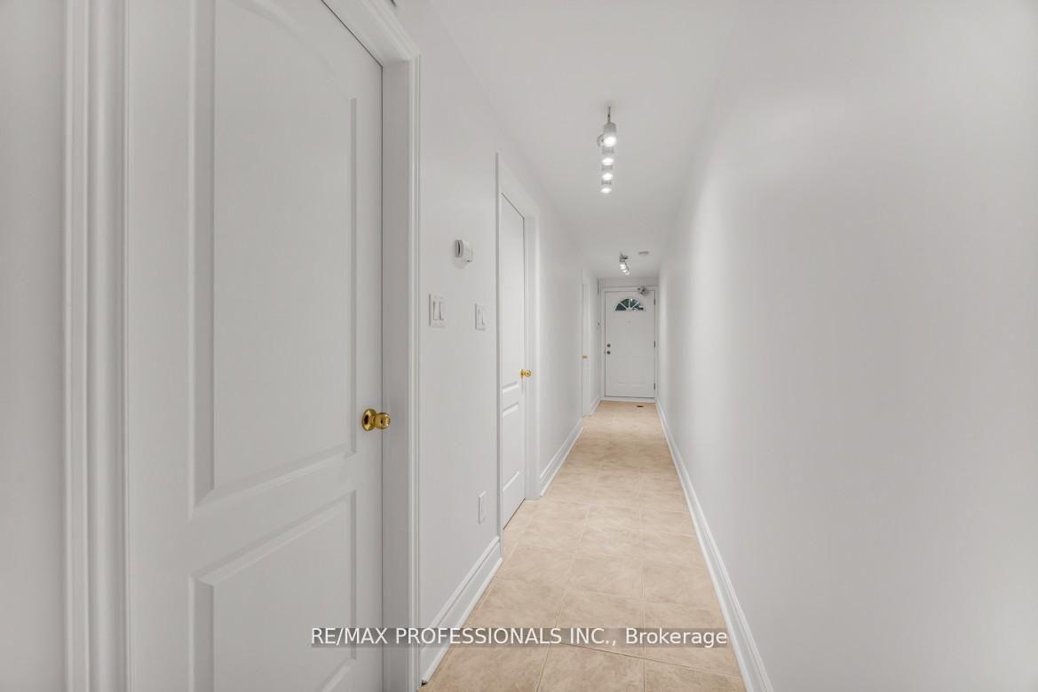 Photo 2 of Unit LOWER, 213 Major Street, Toronto, University — HOMEH