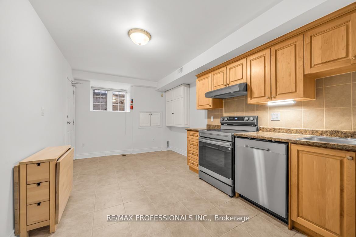 Photo 3 of Unit LOWER, 213 Major Street, Toronto, University — HOMEH