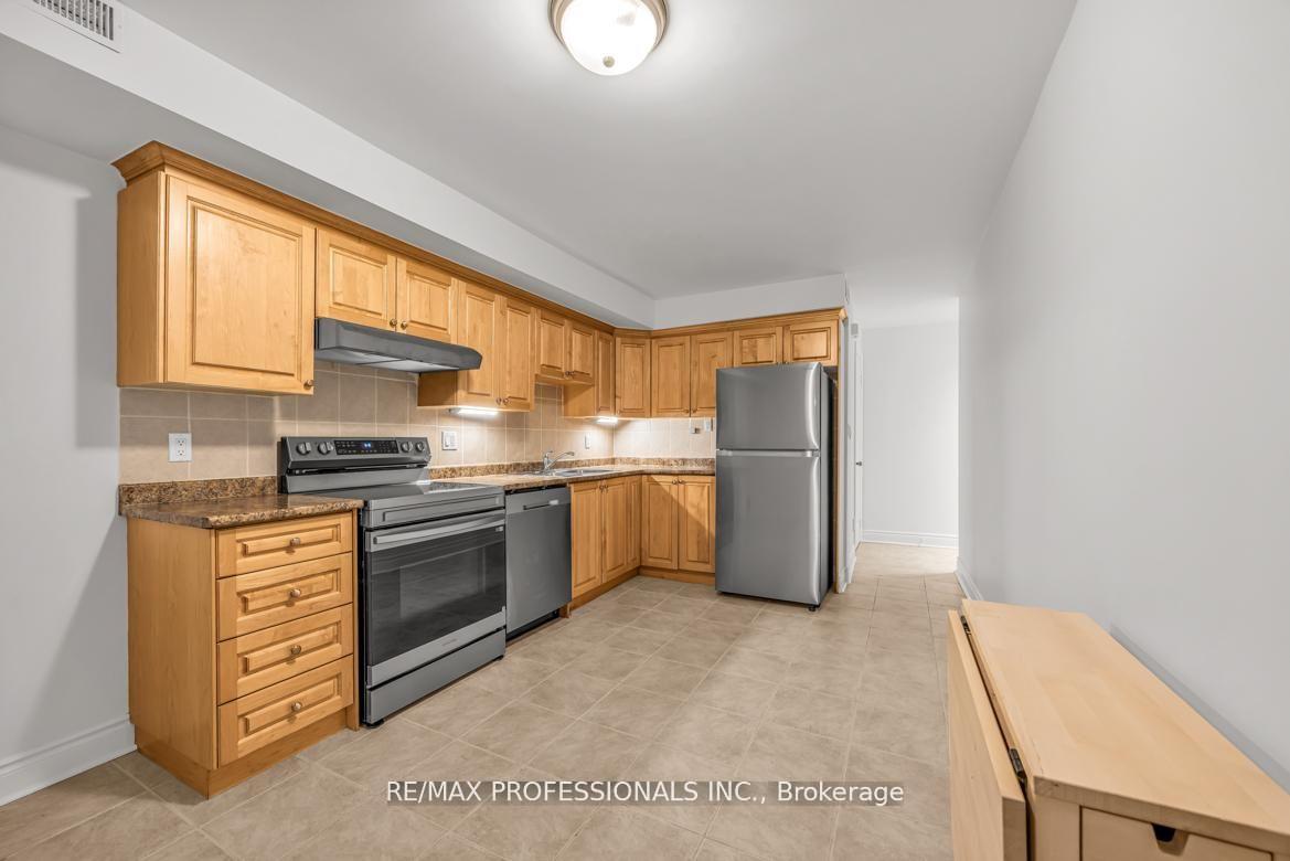 Photo 4 of Unit LOWER, 213 Major Street, Toronto, University — HOMEH