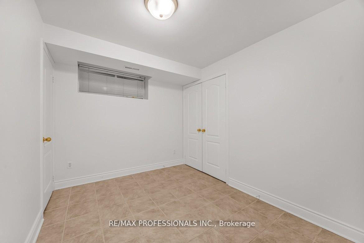 Photo 7 of Unit LOWER, 213 Major Street, Toronto, University — HOMEH