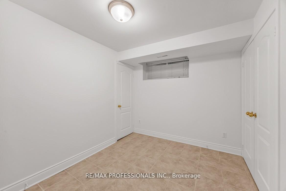 Photo 8 of Unit LOWER, 213 Major Street, Toronto, University — HOMEH