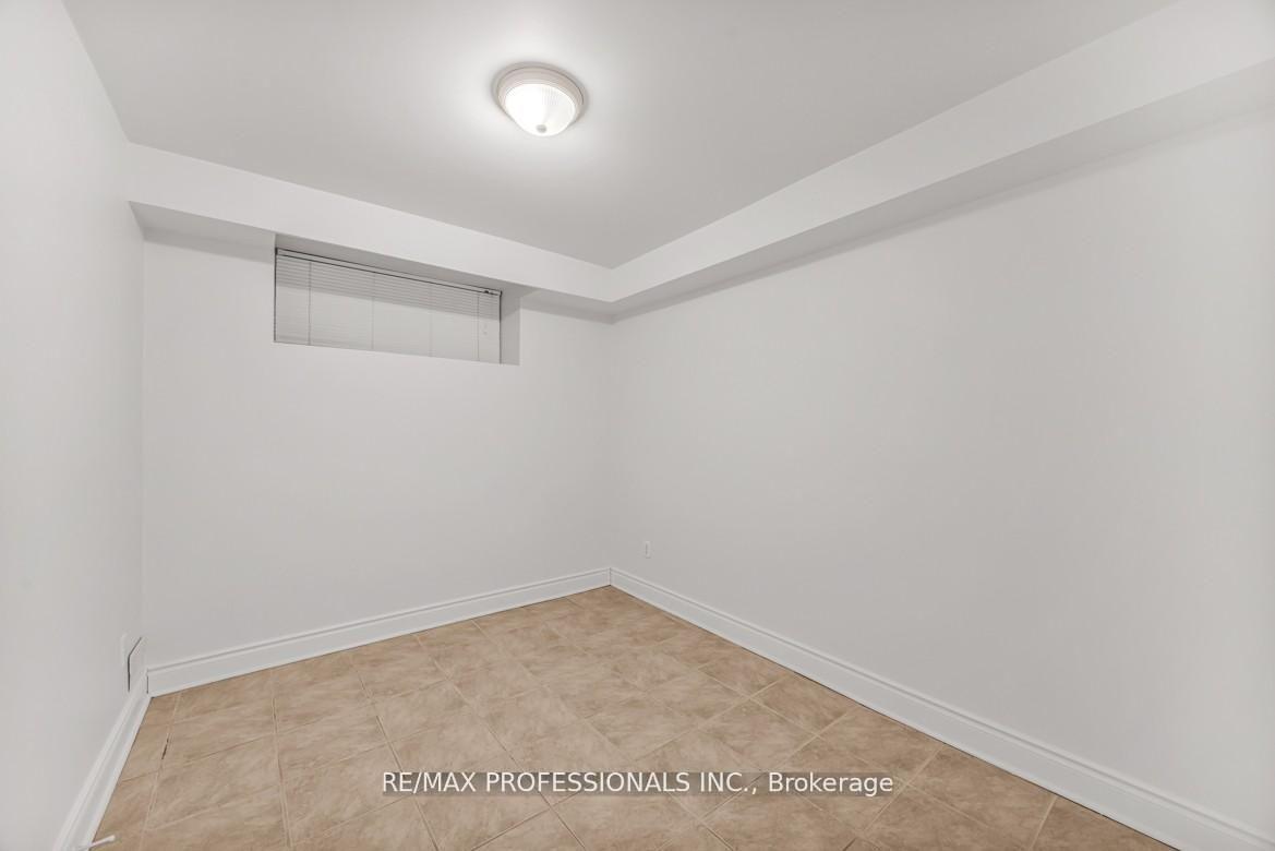 Photo 9 of Unit LOWER, 213 Major Street, Toronto, University — HOMEH