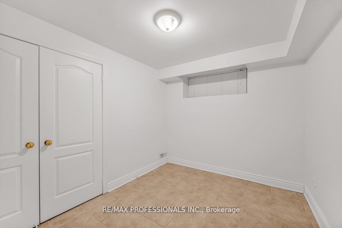Photo 10 of Unit LOWER, 213 Major Street, Toronto, University — HOMEH