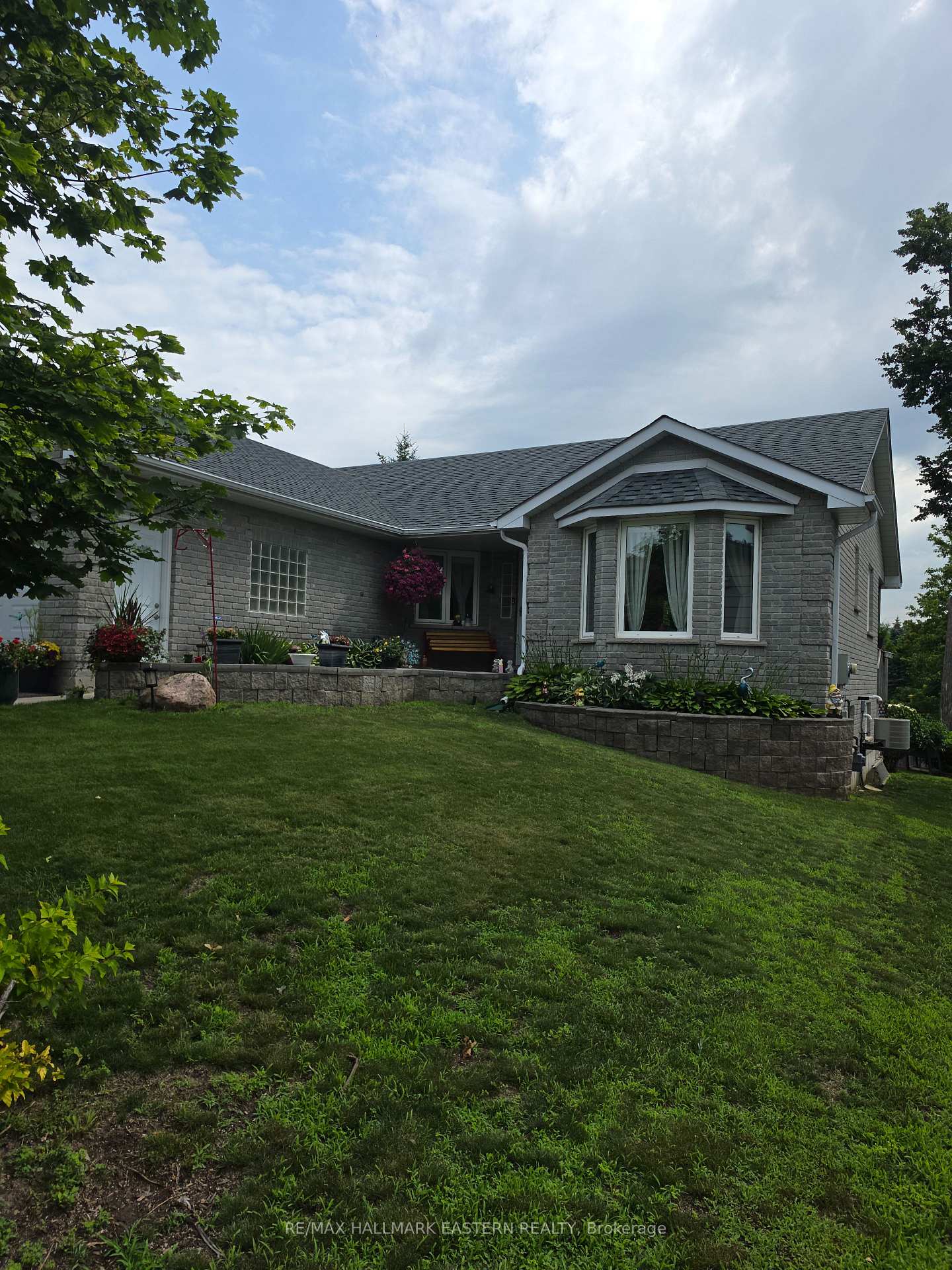 Photo of 990 Silverdale Road