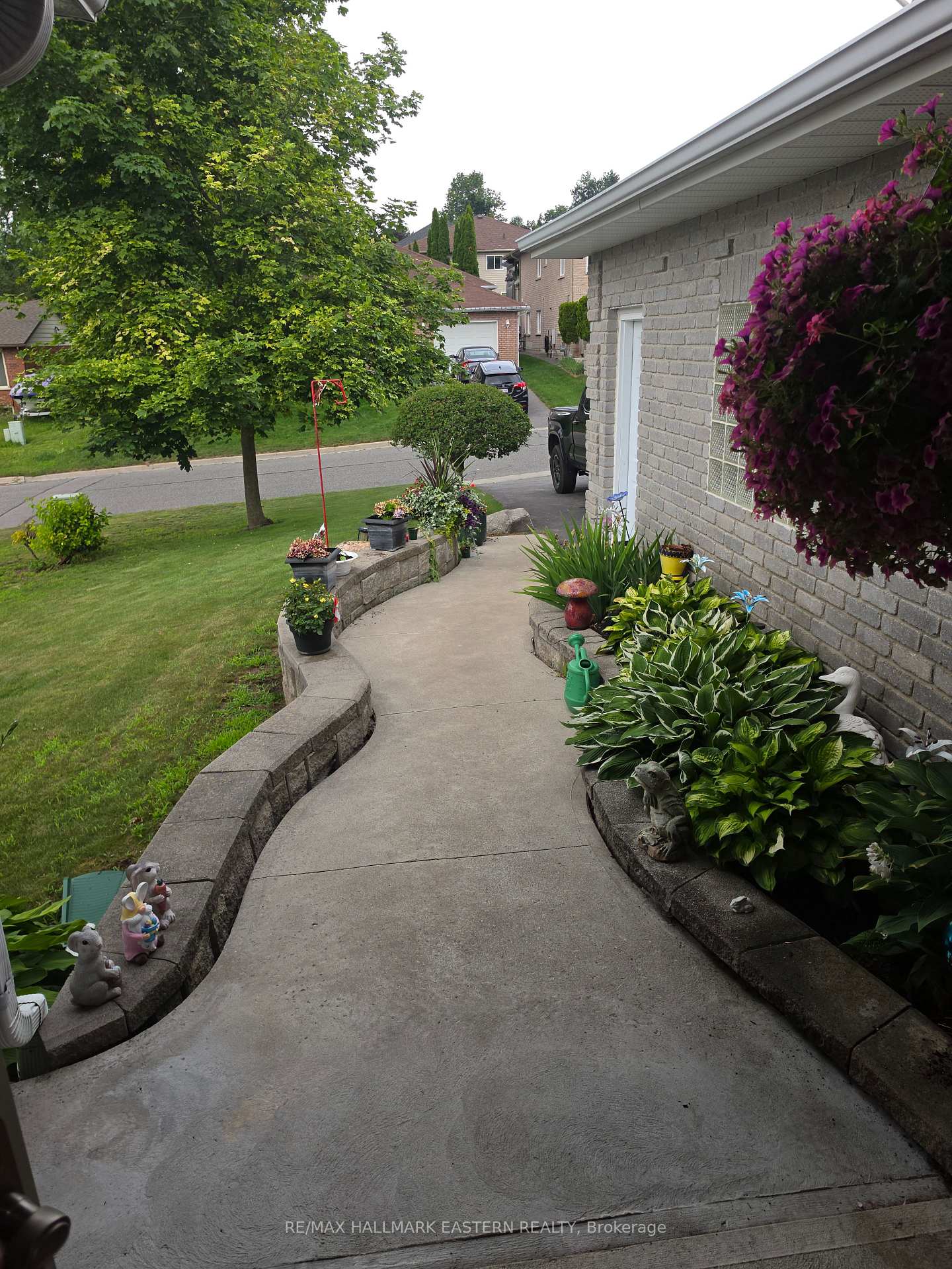 Photo 2 of 990 Silverdale Road, Peterborough, Otonabee Ward 1 — HOMEH
