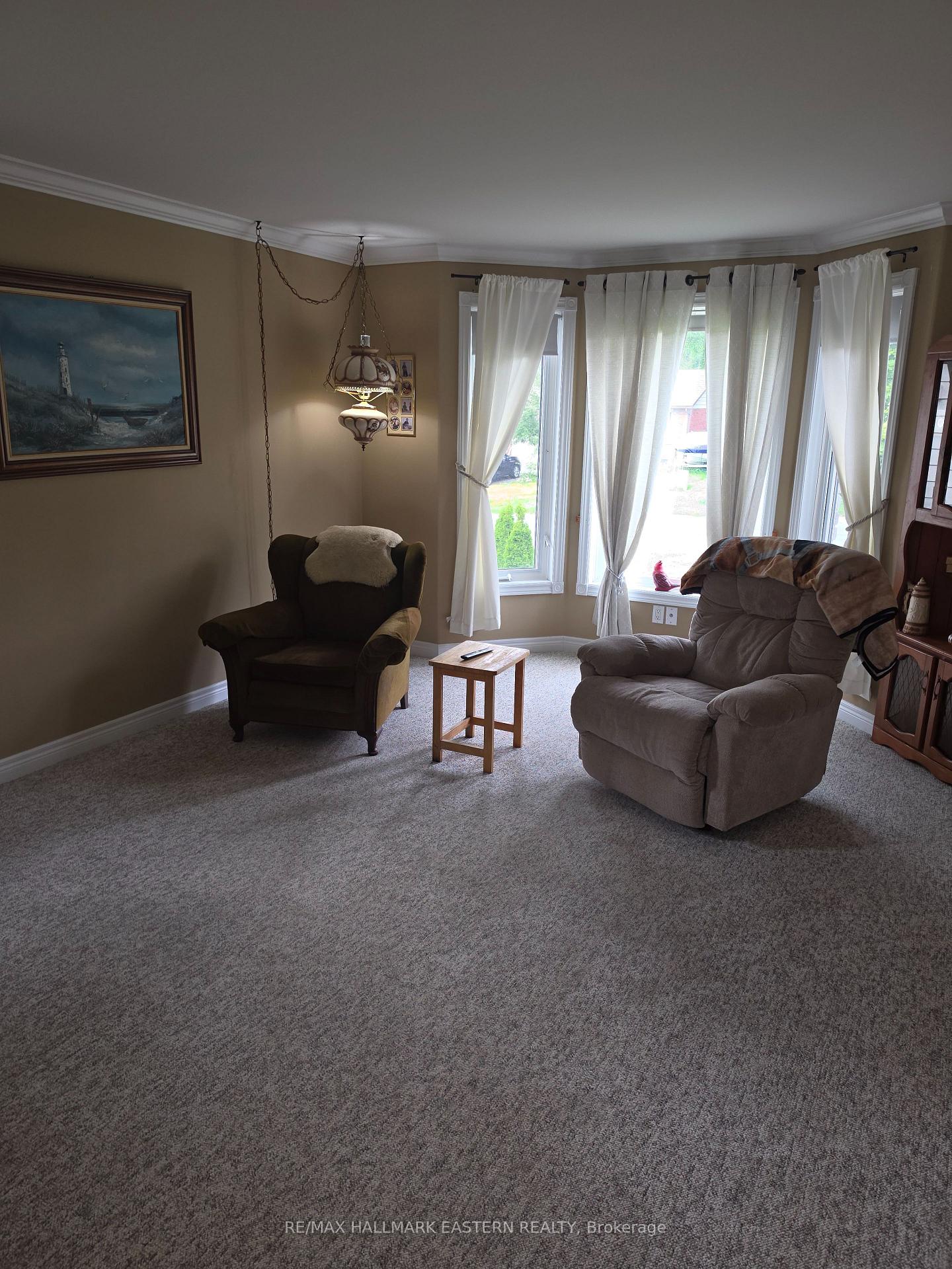 Photo 4 of 990 Silverdale Road, Peterborough, Otonabee Ward 1 — HOMEH