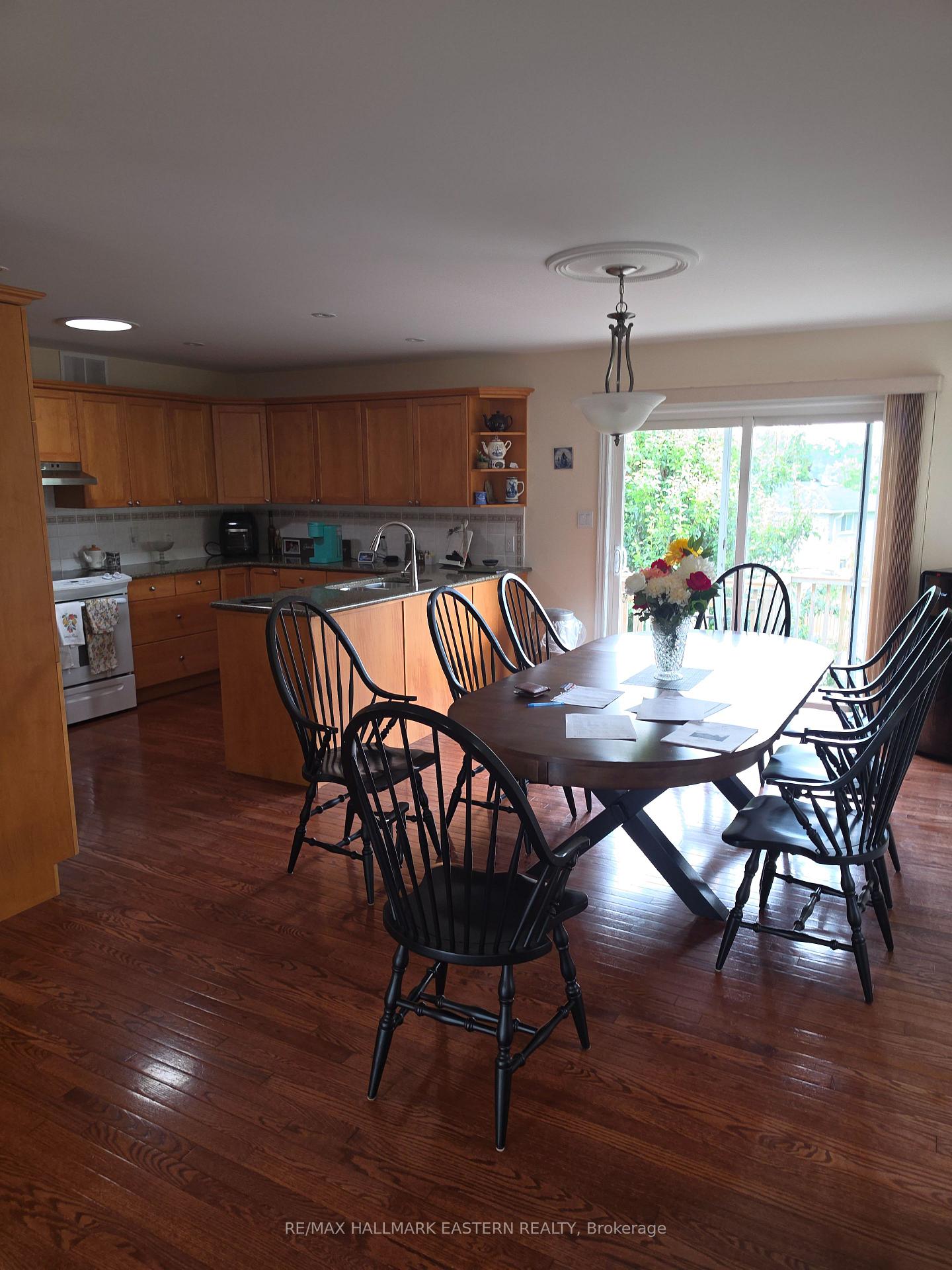 Photo 6 of 990 Silverdale Road, Peterborough, Otonabee Ward 1 — HOMEH