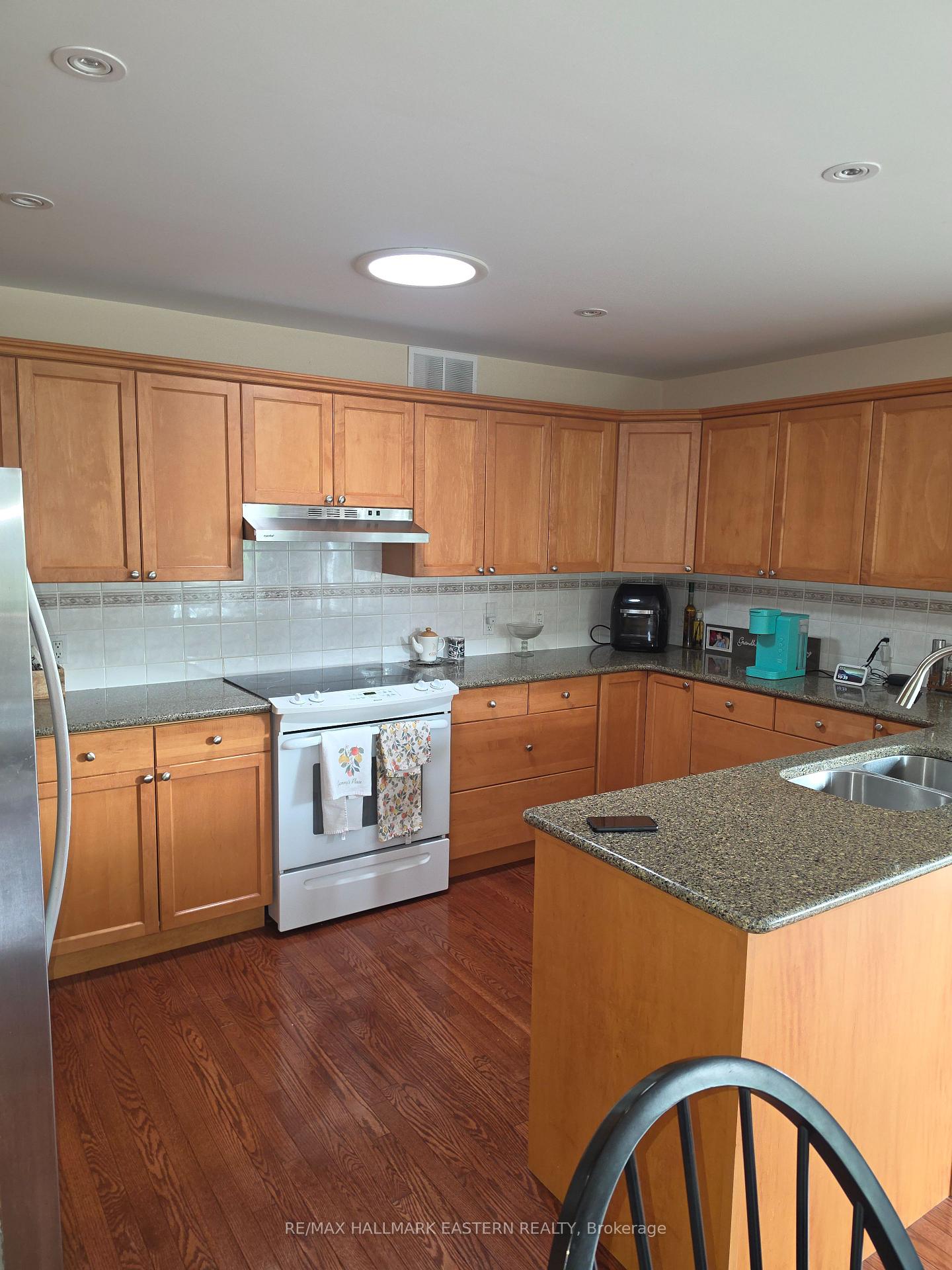 Photo 7 of 990 Silverdale Road, Peterborough, Otonabee Ward 1 — HOMEH