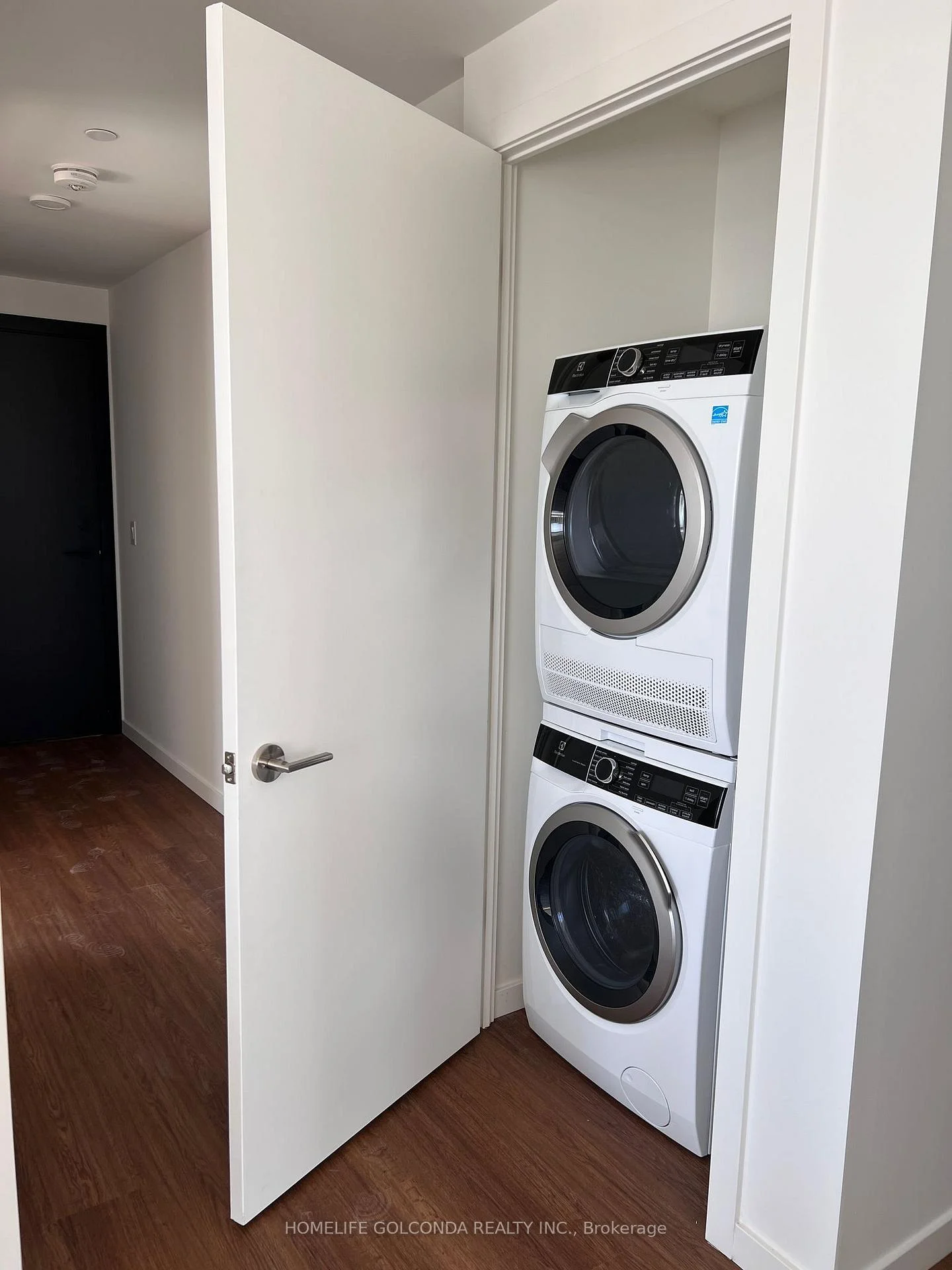 Photo 4 of Unit 506, 689 The Queensway Way, Etobicoke, Stonegate-Queensway — HOMEH