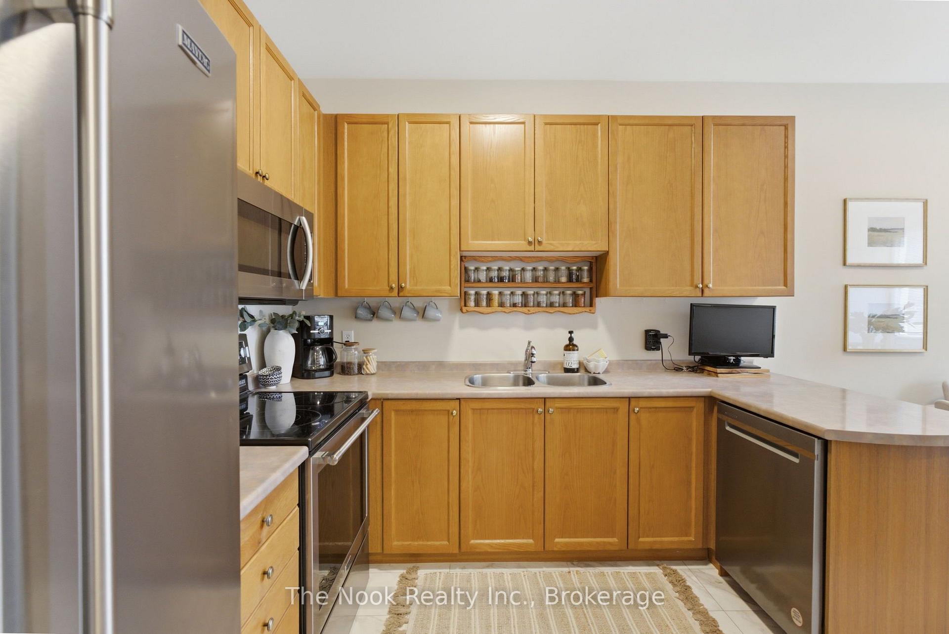 Photo 11 of 1120 Timberland Crescent, Oshawa, Pinecrest — HOMEH