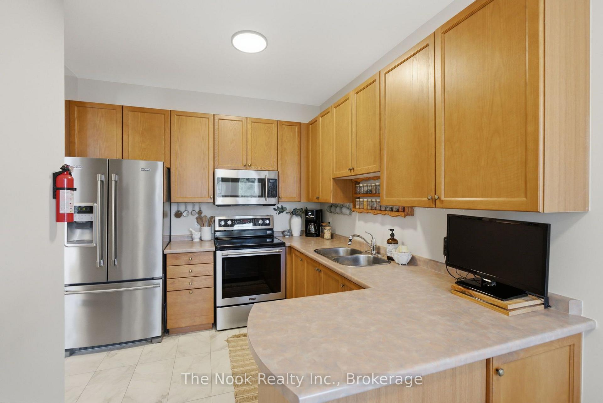 Photo 16 of 1120 Timberland Crescent, Oshawa, Pinecrest — HOMEH