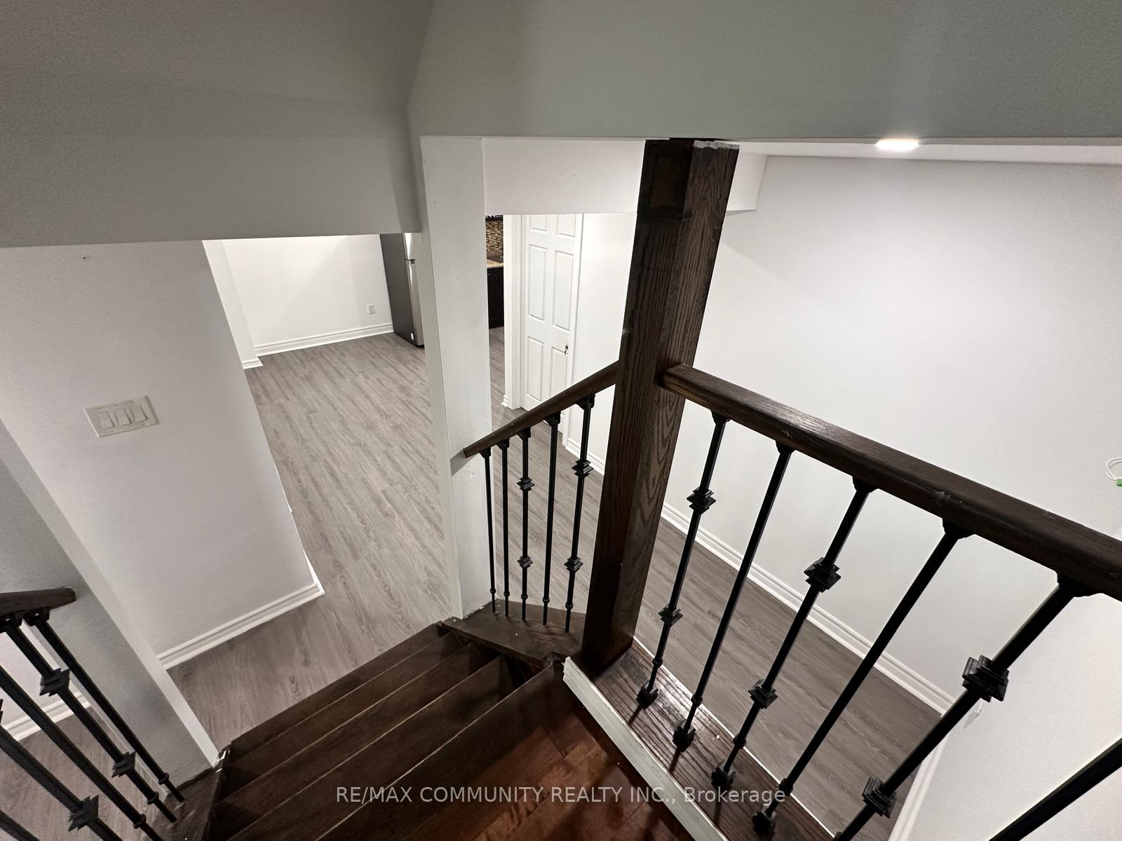 Photo 2 of 18 Hearth Place, Scarborough, Highland Creek — HOMEH