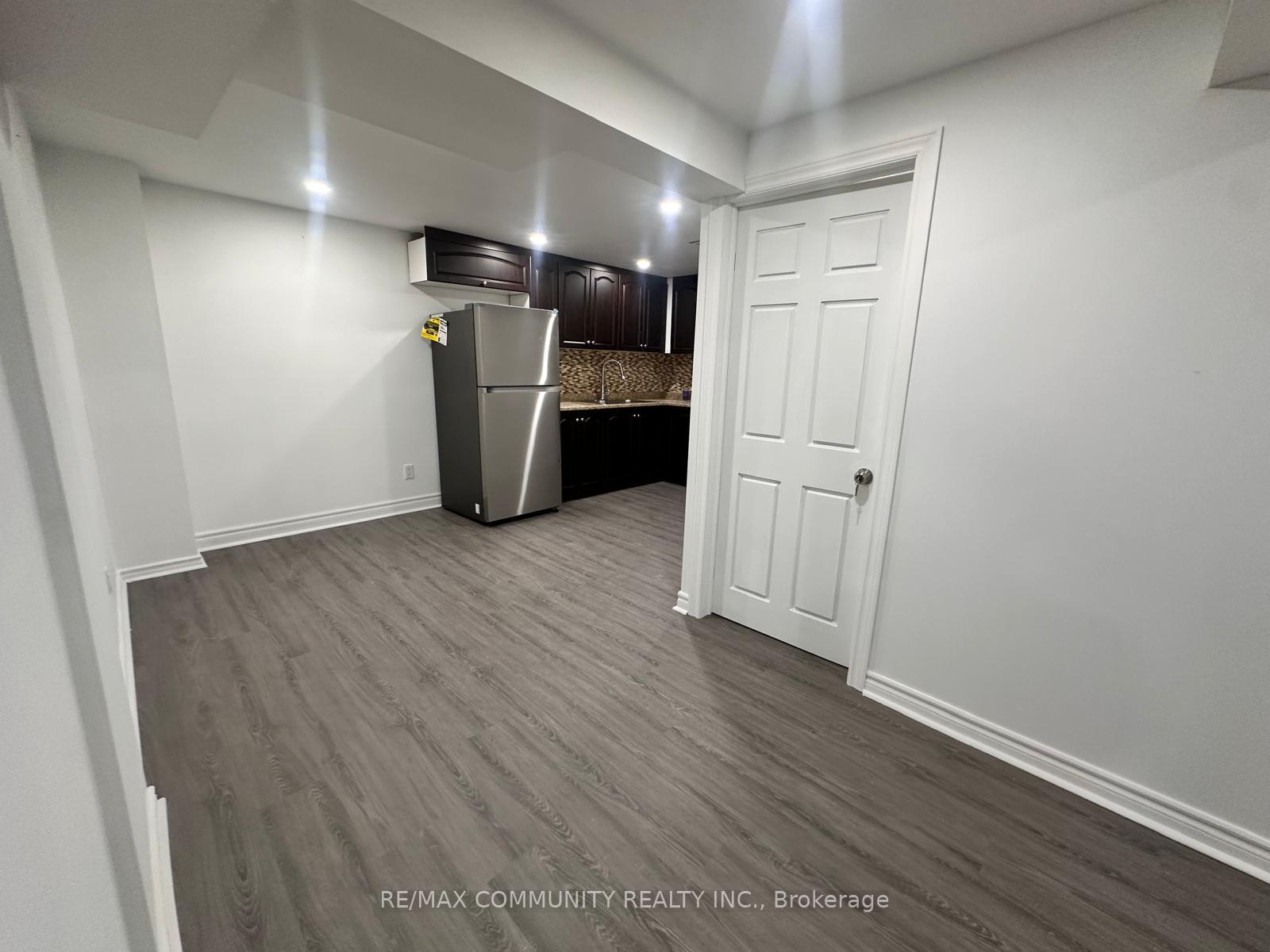Photo 3 of 18 Hearth Place, Scarborough, Highland Creek — HOMEH