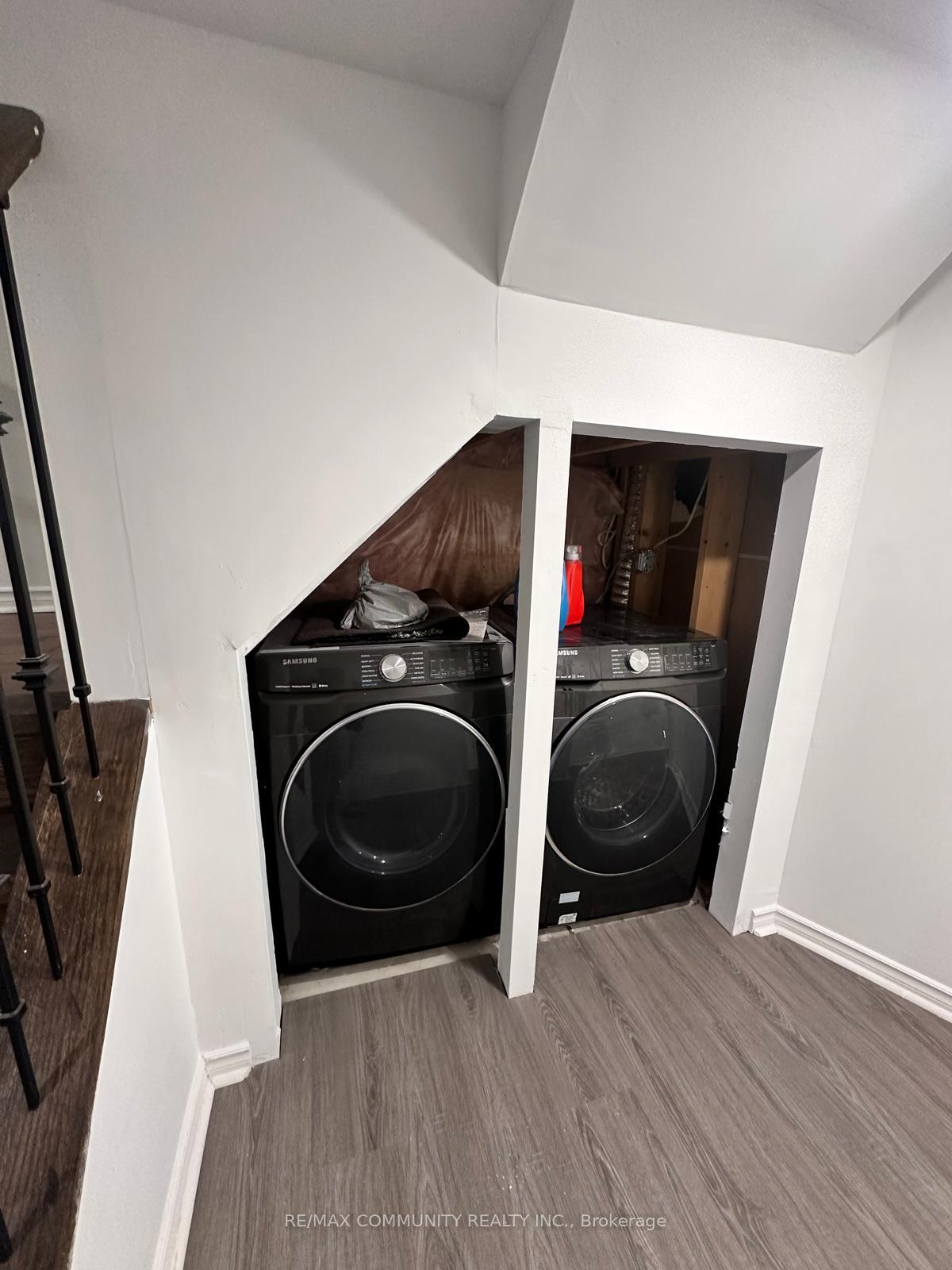 Photo 4 of 18 Hearth Place, Scarborough, Highland Creek — HOMEH