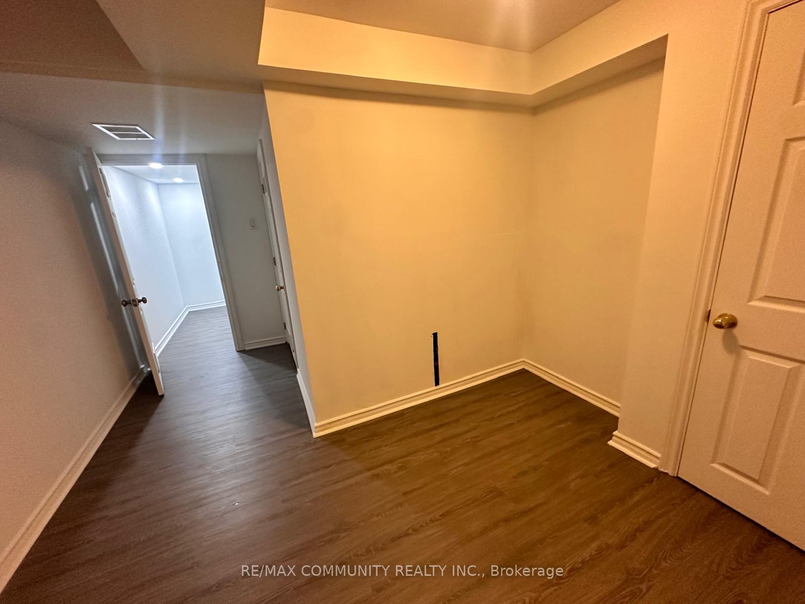 Photo 5 of 18 Hearth Place, Scarborough, Highland Creek — HOMEH