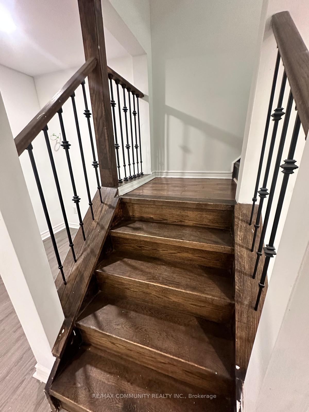Photo 8 of 18 Hearth Place, Scarborough, Highland Creek — HOMEH